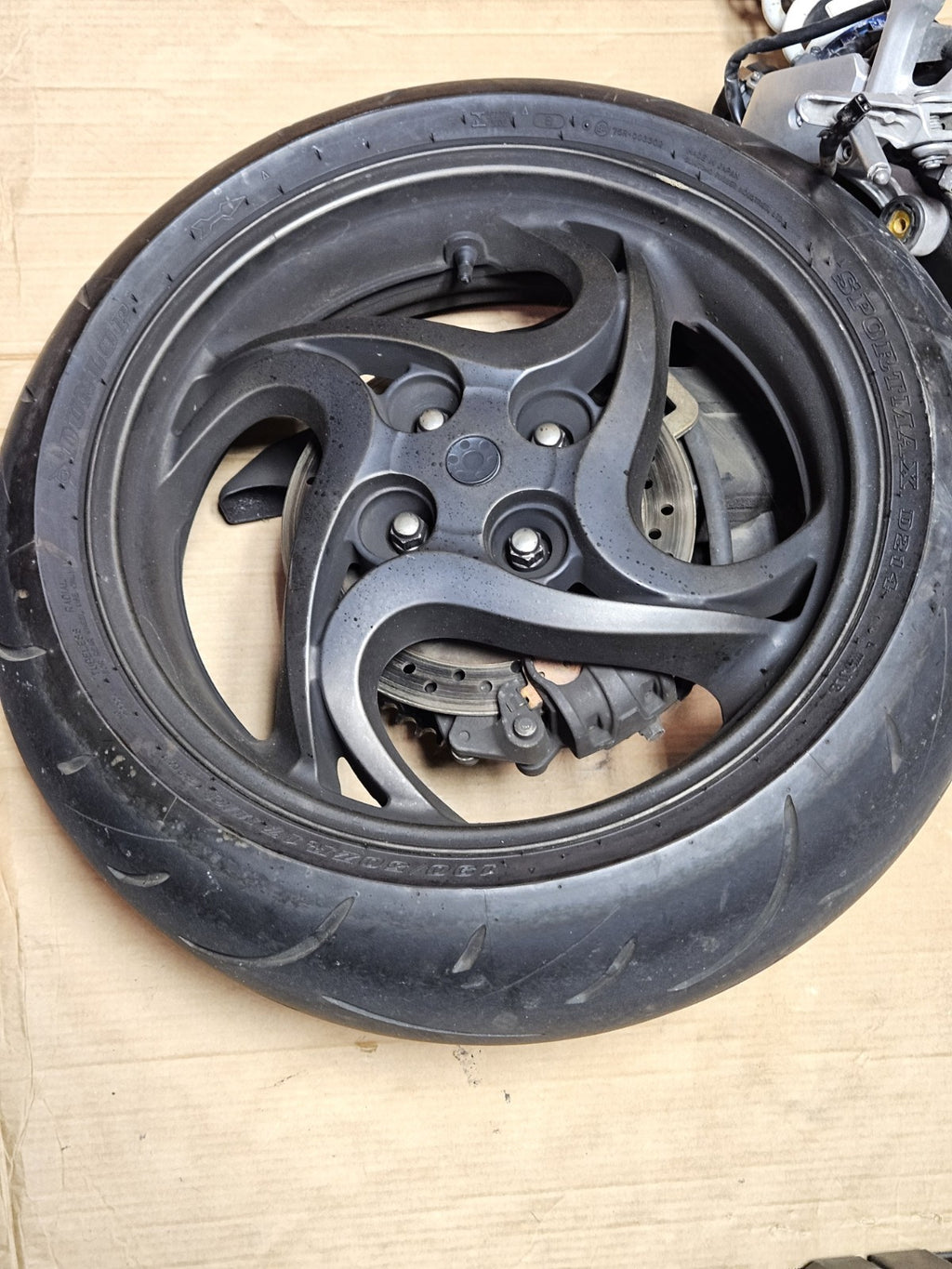 2011 HONDA CB1000R REAR SWINGARM BACK SUSPENSION SWING ARM Complete Rear Rim