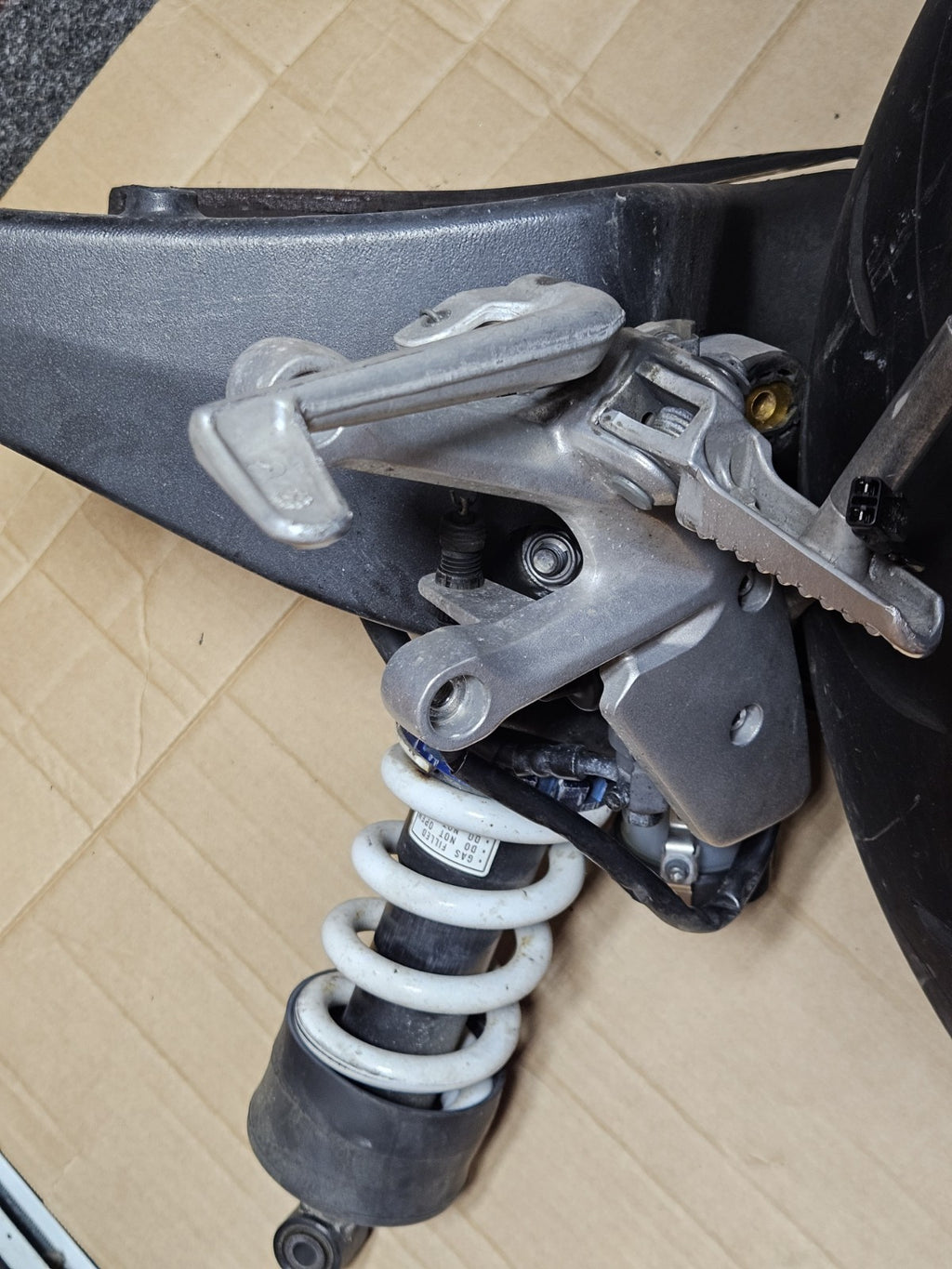 2011 HONDA CB1000R REAR SWINGARM BACK SUSPENSION SWING ARM Complete Rear Rim