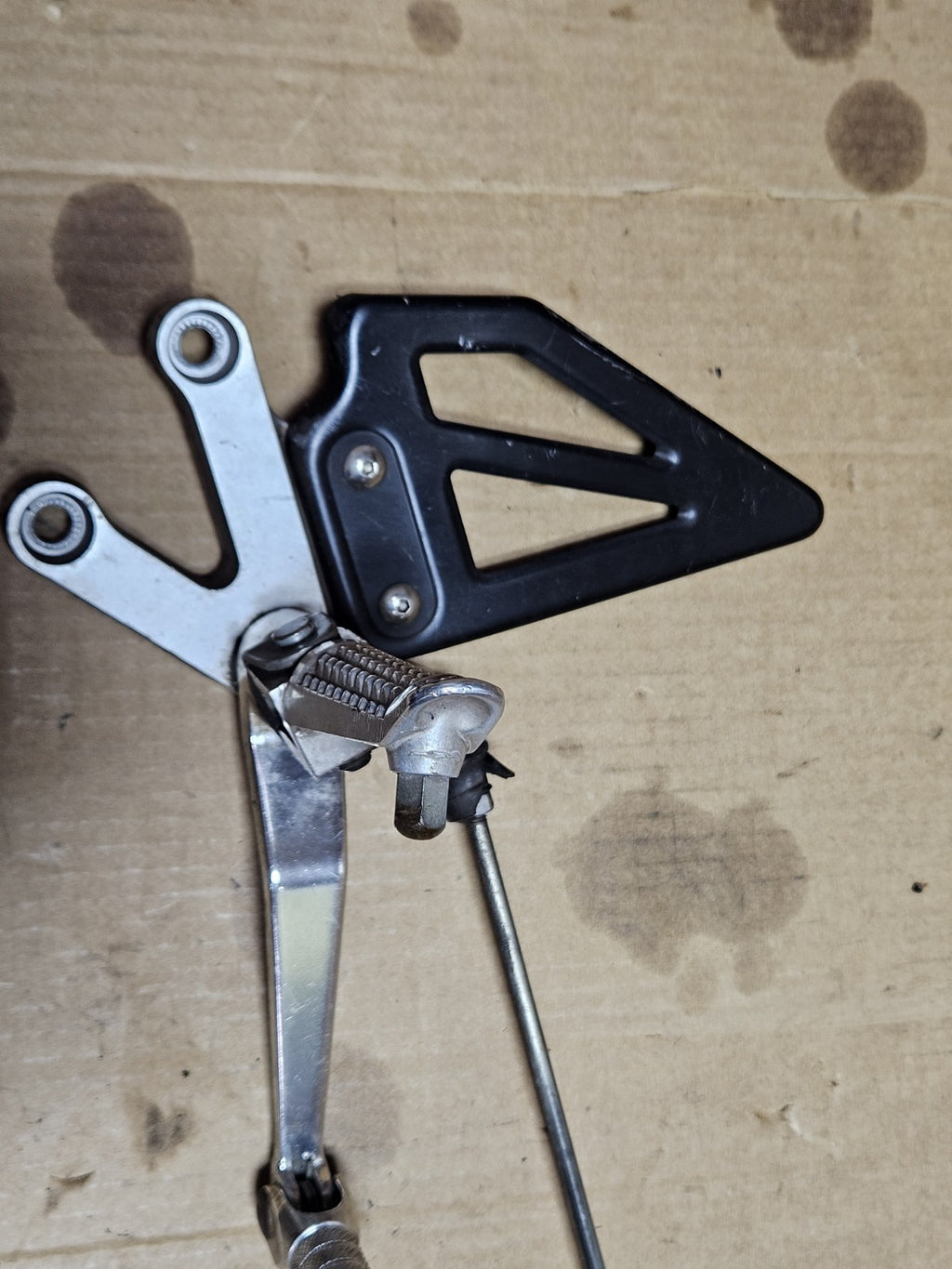 2003 SUZUKI GSXR750 OEM LEFT DRIVER SHIFTER PEG ASSEMBLY