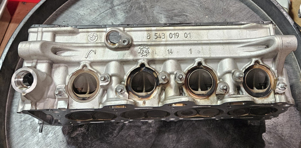 15-19 2015 BMW S1000RR Motor Engine OEM Cylinder Head 11127713134-06