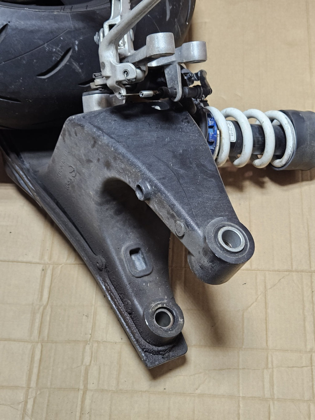 2011 HONDA CB1000R REAR SWINGARM BACK SUSPENSION SWING ARM Complete Rear Rim