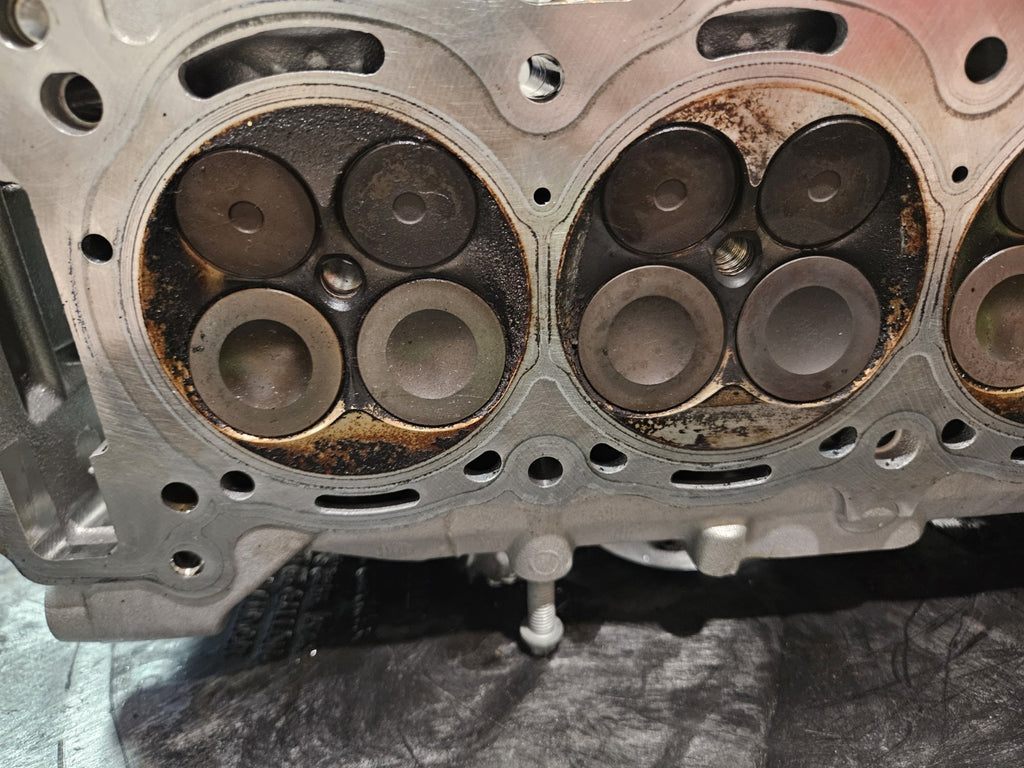 15-19 2015 BMW S1000RR Motor Engine OEM Cylinder Head 11127713134-06