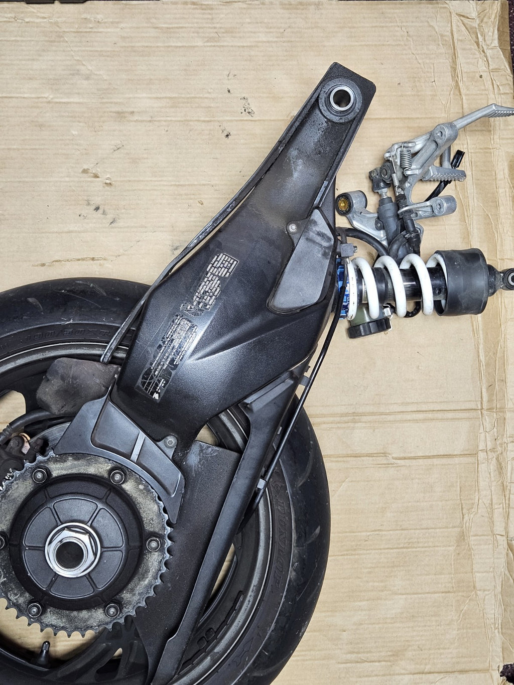 2011 HONDA CB1000R REAR SWINGARM BACK SUSPENSION SWING ARM Complete Rear Rim