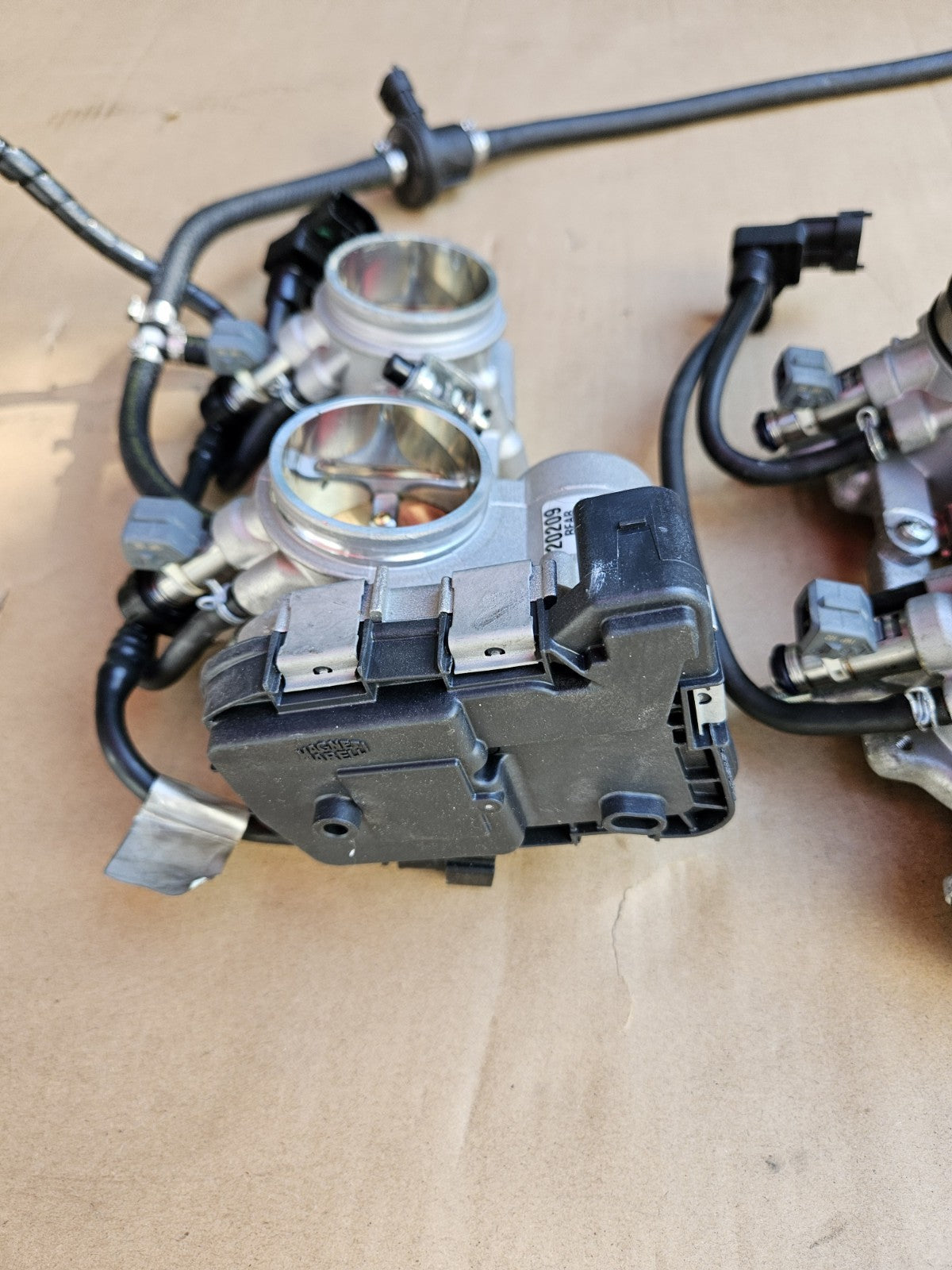 Aprilia RSV4 1100 V4 21+ 2022 OEM Front & Rear Throttle Bodies Body Intake TPS