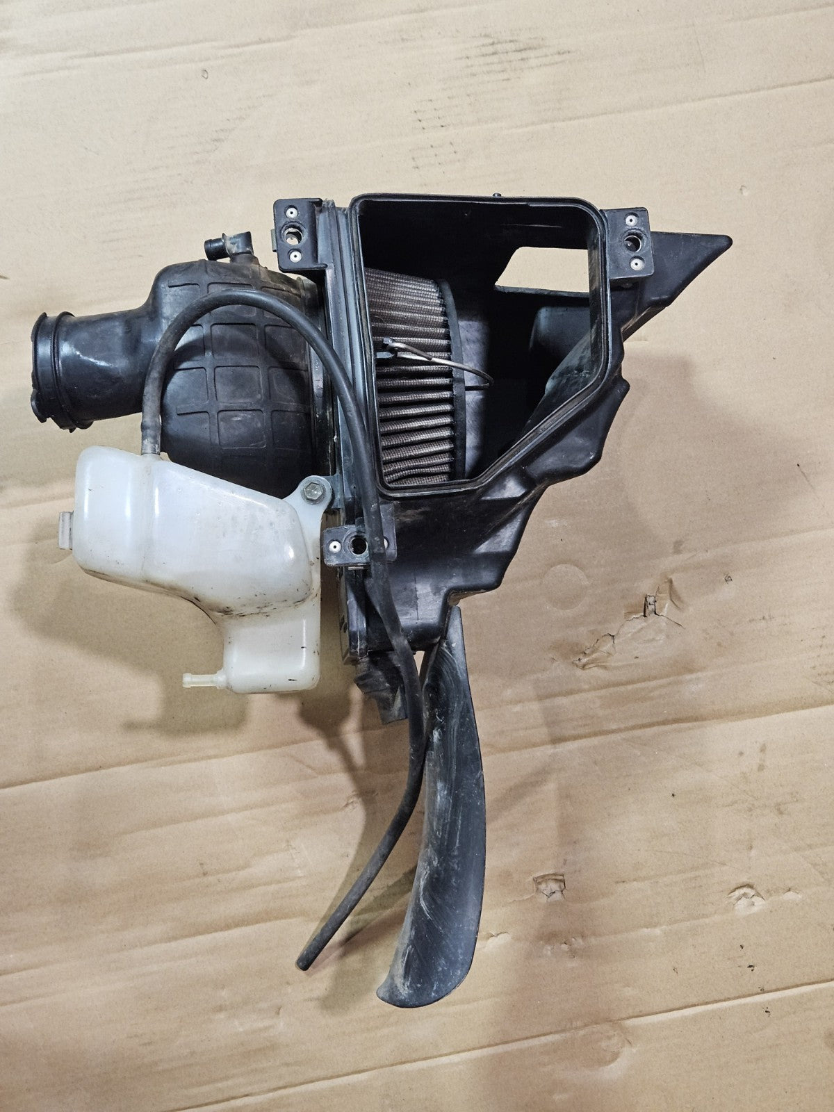 GENUINE OEM 2005 SUZUKI DRZ400S AIRBOX AIR BOX FILTER CHAMBER CLEANER HOUSING OE