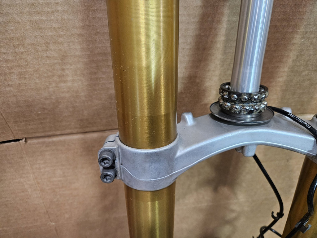 2013 10-14 BMW S1000RR Front Fork Suspension Damper Lower Triple Tree Assembly