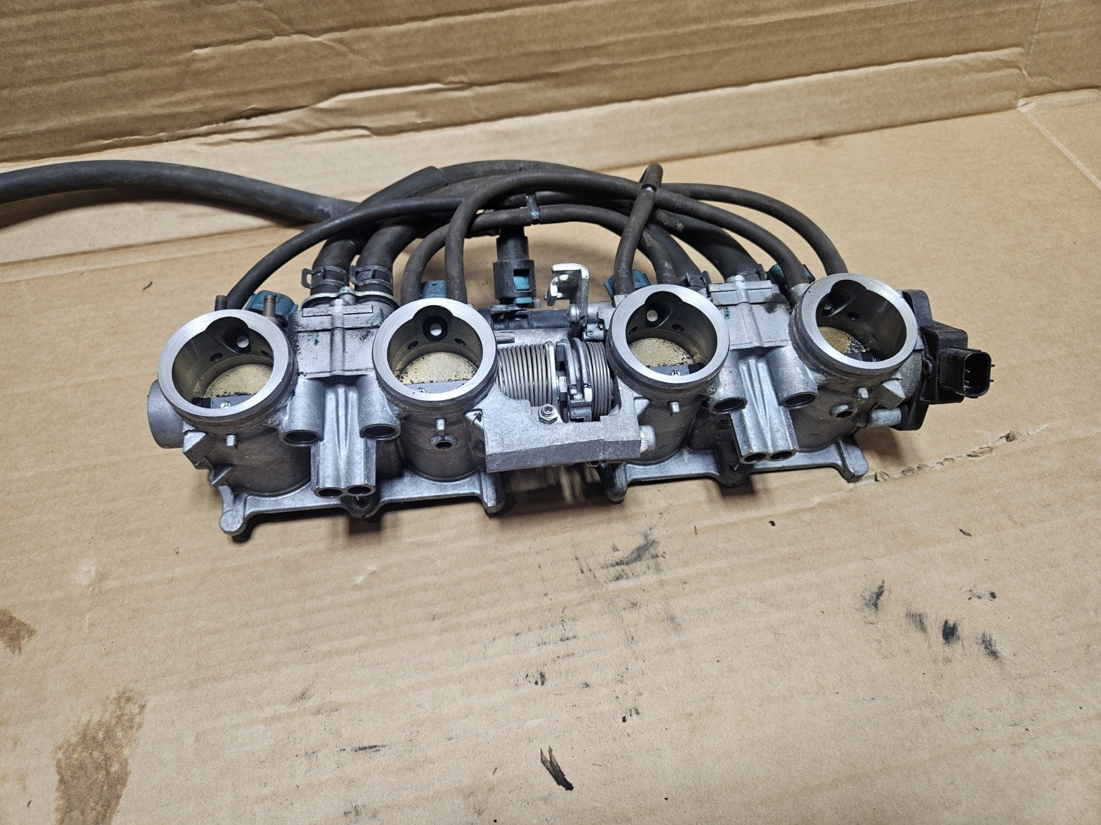 11-16 2011 OEM Honda Cb1000r Throttle Body 16401-mfn-l62