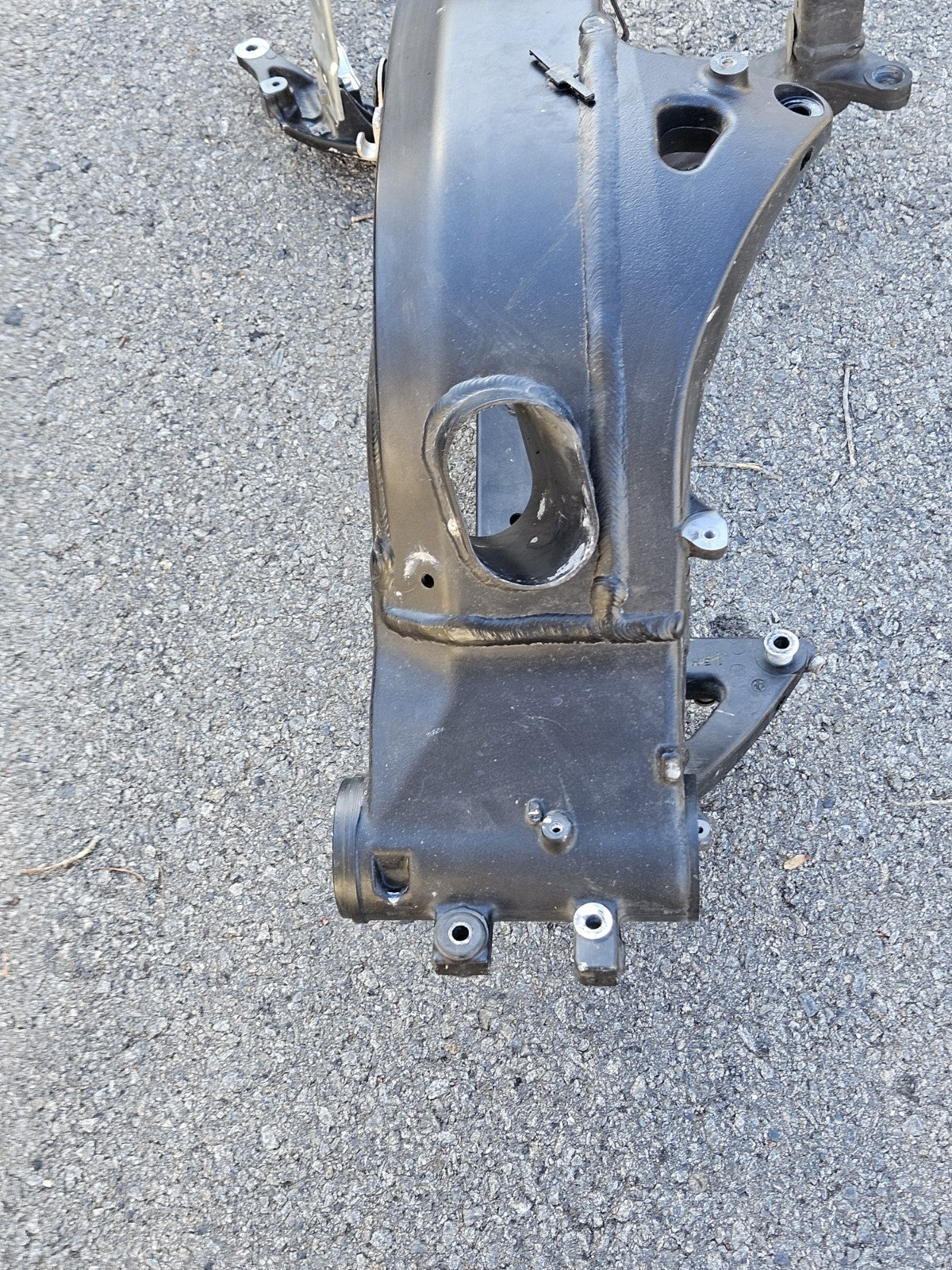 08-21 SUZUKI HAYABUSA OEM MAIN BODY FRAME CHASSIS (STRAIGHT)