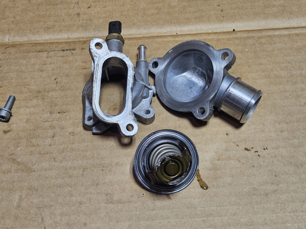 12 13 14 15-18 2013 BMW S1000RR Engine OEM Thermostat Housing Sensor THERMOSTAT