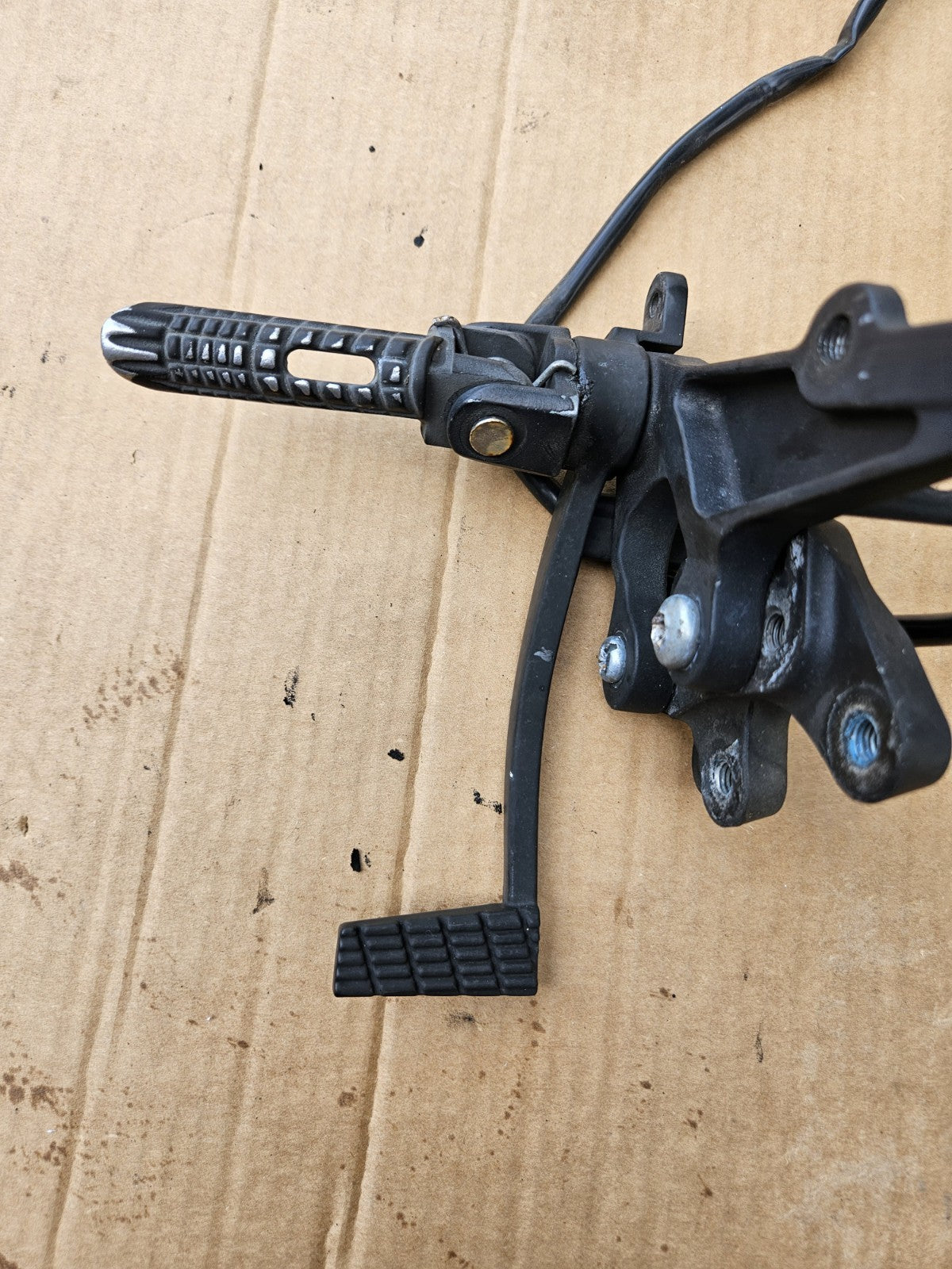 Suzuki GSXR 1000 2015-2016 RH Rear Set Foot Rest Peg Complete OEM 43541-47H10