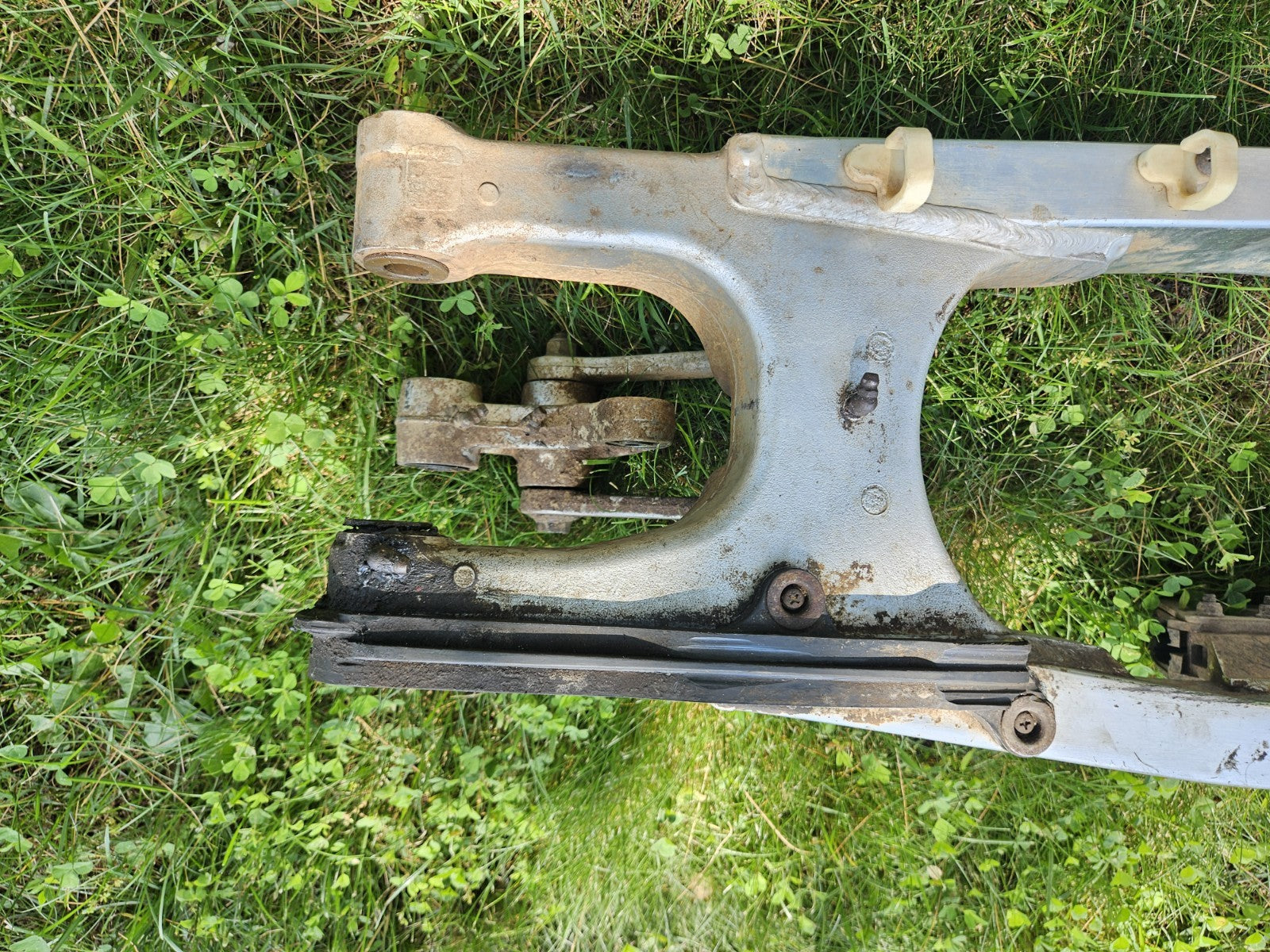 00-23 SUZUKI DRZ 400E DRZ 400 OEM SWINGARM LOWER LINKAGE LINKS