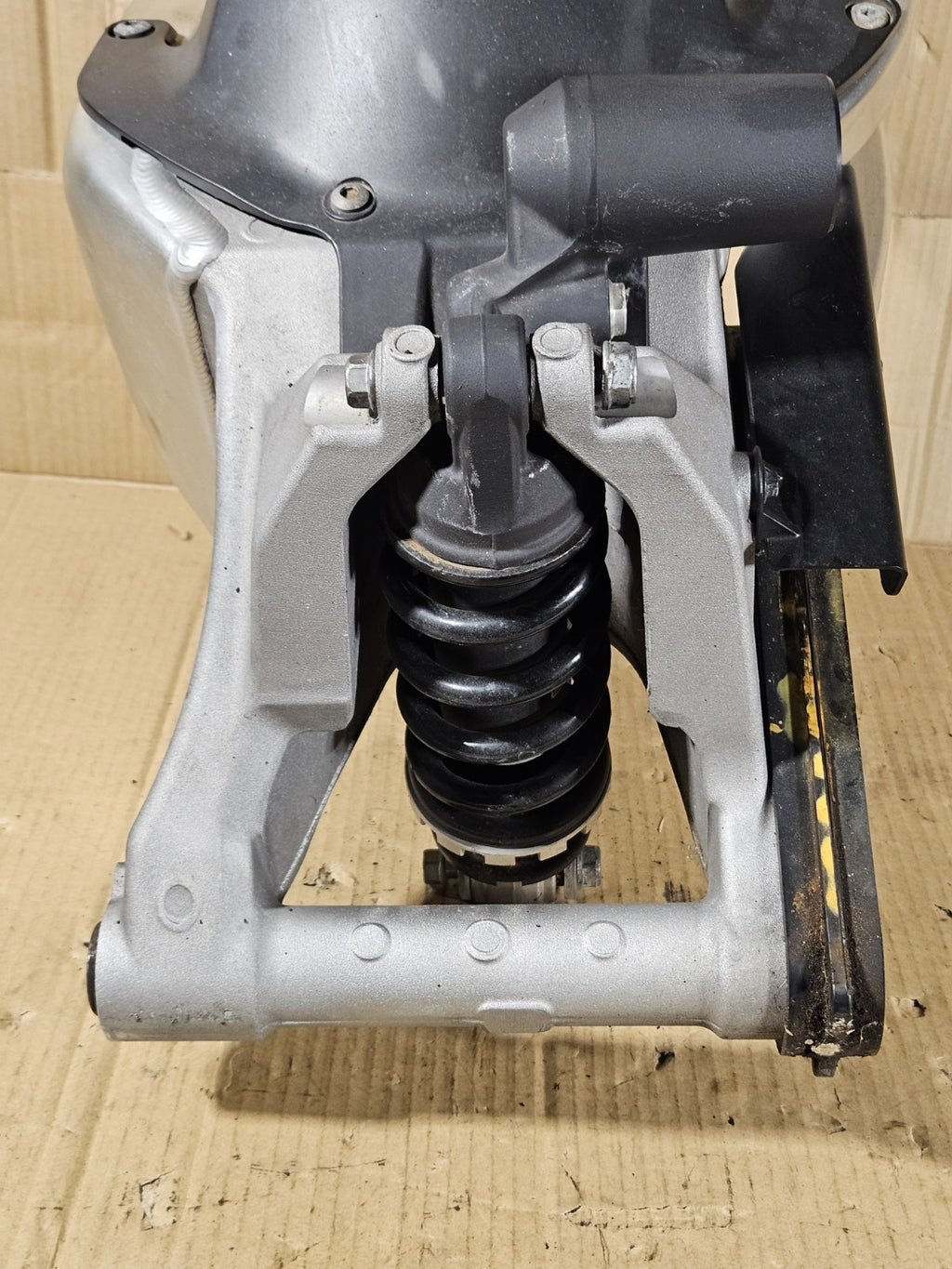 2013-2020 Honda CBR600RR Swing Arm OEM 52200MFJJ30 Genuine Swingarm READ11