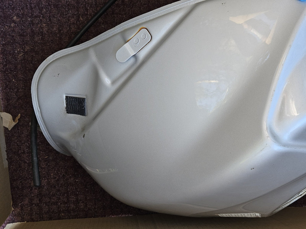 2006 2007 SUZUKI GSXR 600 GSXR600 Gas Tank Fuel Cell Petrol Reservoir READ13