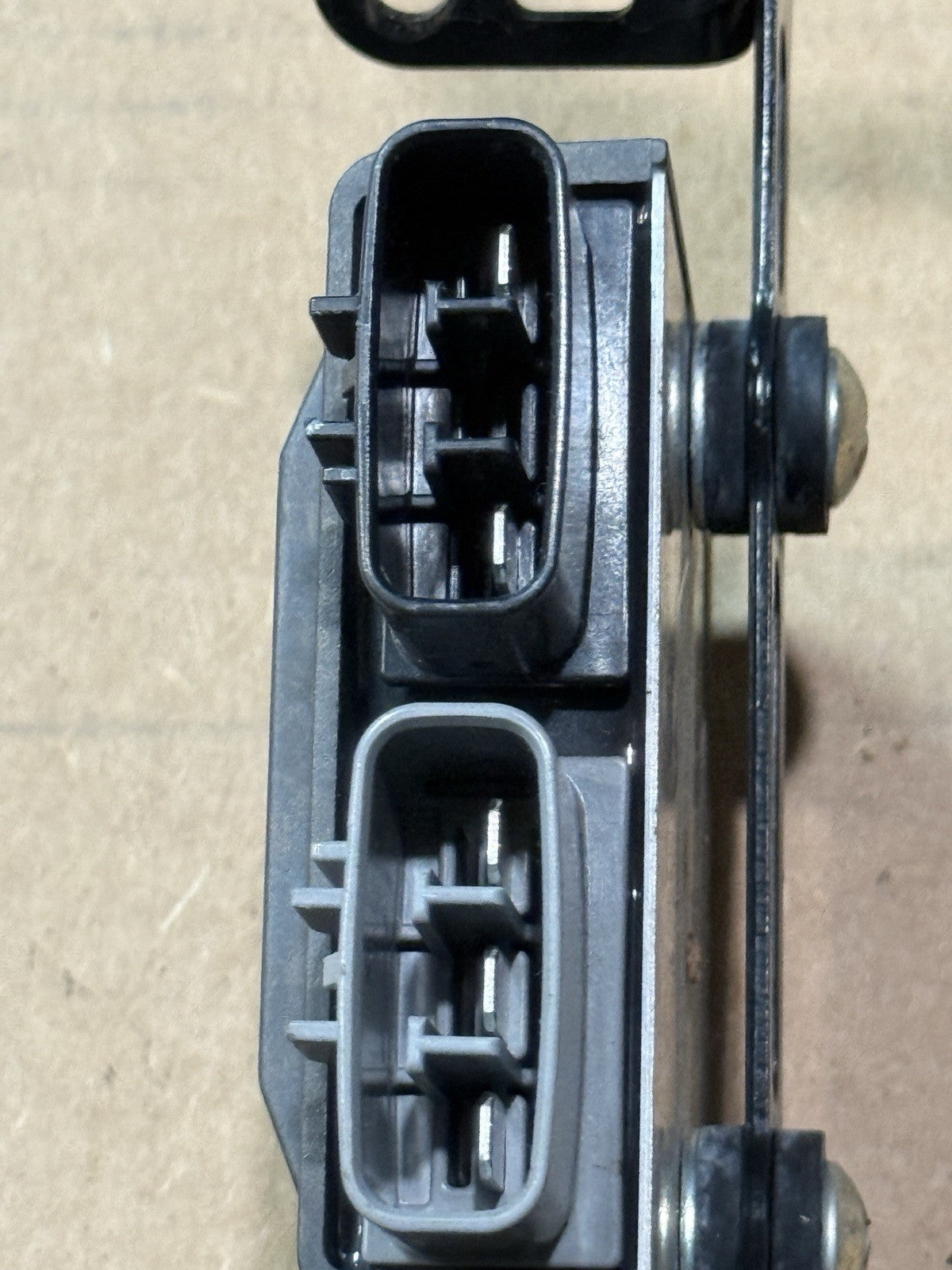 19-23 Kawasaki Ninja ZX6R 636 OEM Voltage Regulator Rectifier Bracket 21066-075611