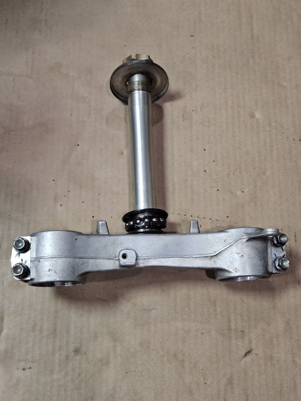 06-25 SUZUKI GSXR 600 750 OEM FRONT FORKS CLAMP LOWER TRIPLE TREE STEM3