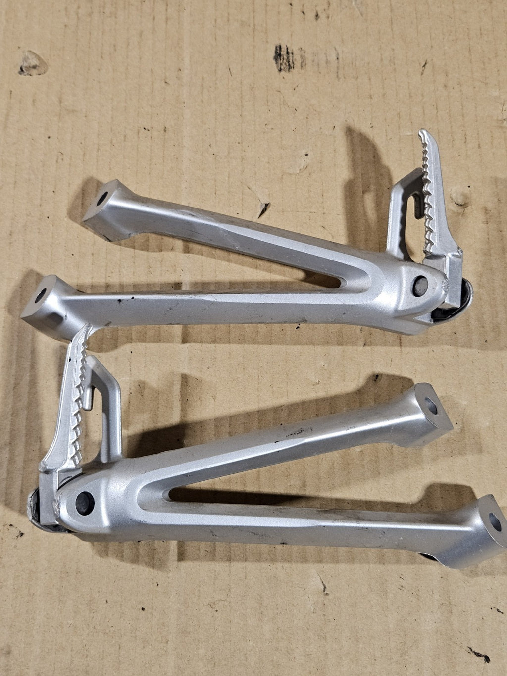 2006 2007 Suzuki GSXR600 Passenger Peg Pair OEM Genuine Footpeg Pillion0