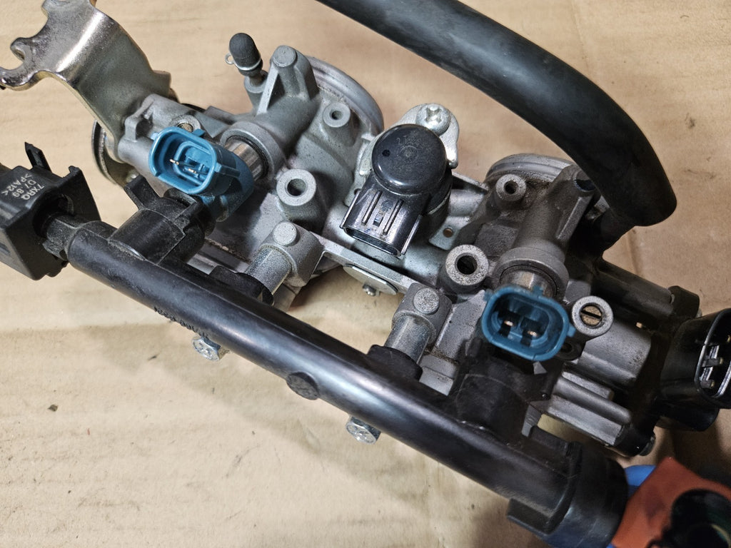 22-25 2022 YAMAHA YZF R7 OEM MAIN FUEL INJECTORS THROTTLE BODIES7