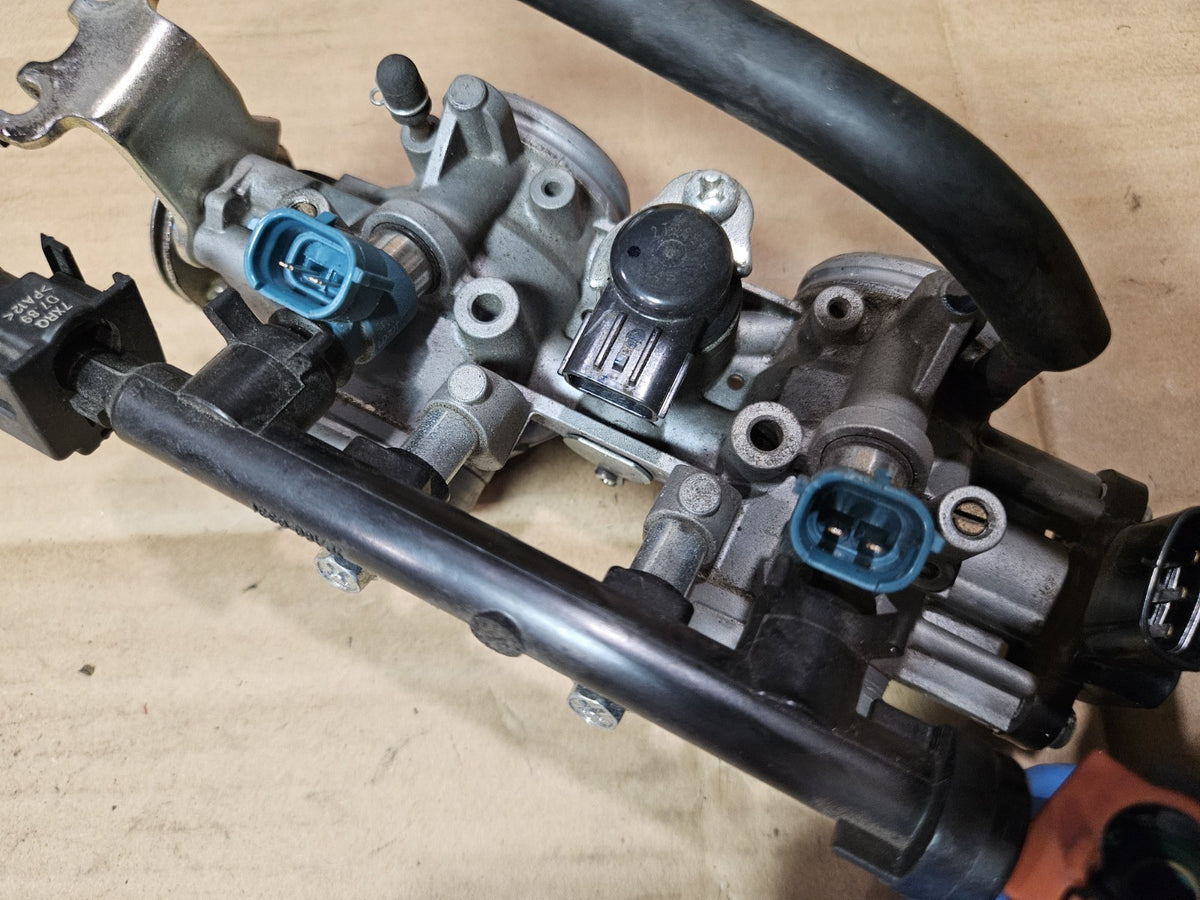 22-25 2022 YAMAHA YZF R7 OEM MAIN FUEL INJECTORS THROTTLE BODIES7