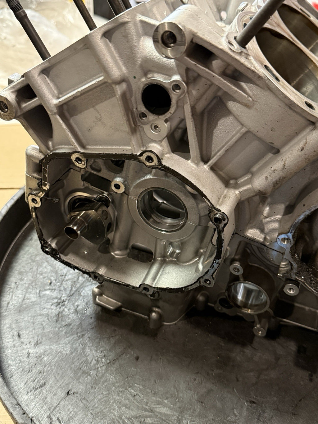 Aprilia RSV4 V4 1100 21+ OEM Engine Motor Crank Cases Case Block Crankcase 21-2517