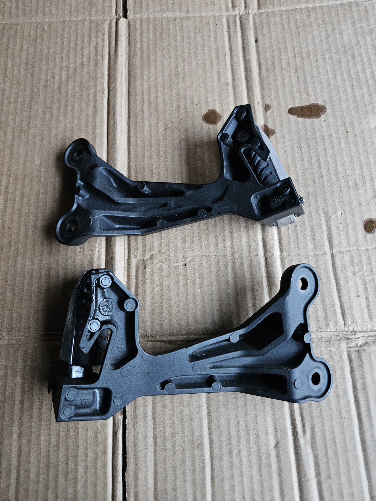 17-21 Kawasaki Ninja 650 Z650 OEM Passenger Foot Peg Bracket Pair 35063-1350-18R4