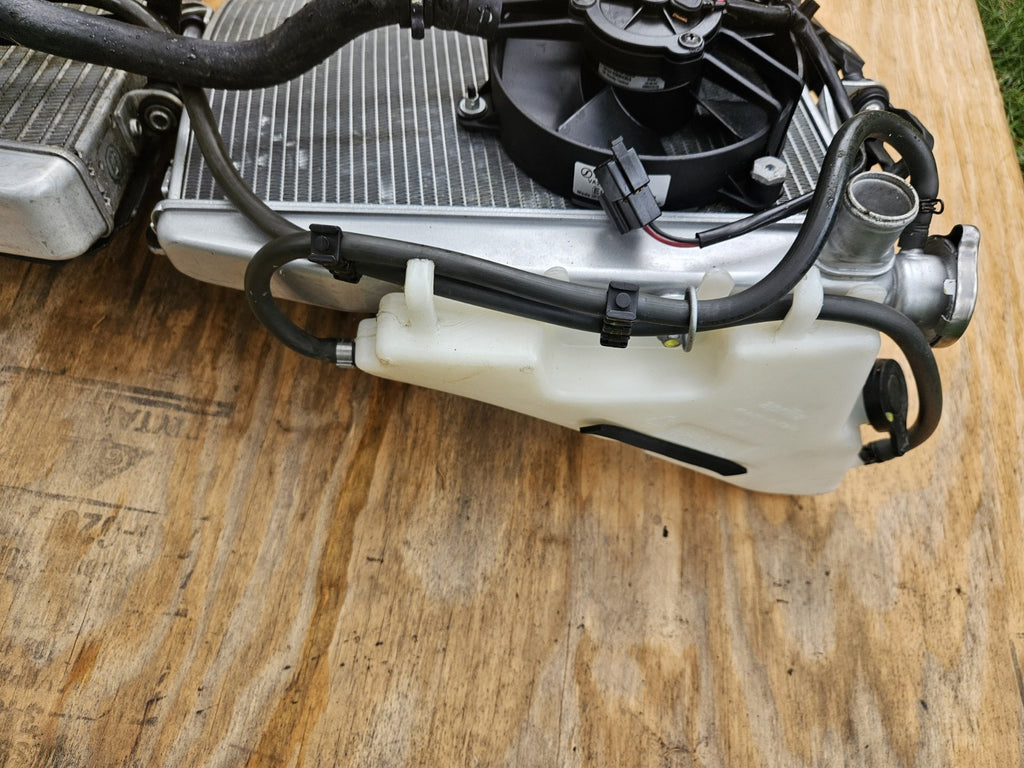 15-18 Aprilia RSV4 R FACTORY Complete RADIATOR Engine Cooling Fan Oil Cooler OEM15