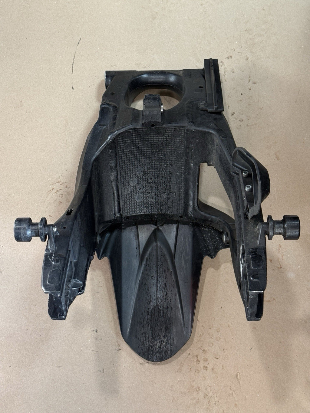 09-16 Suzuki GSXR1000 OEM Rear Swingarm Swing Arm Back Suspension Assembly