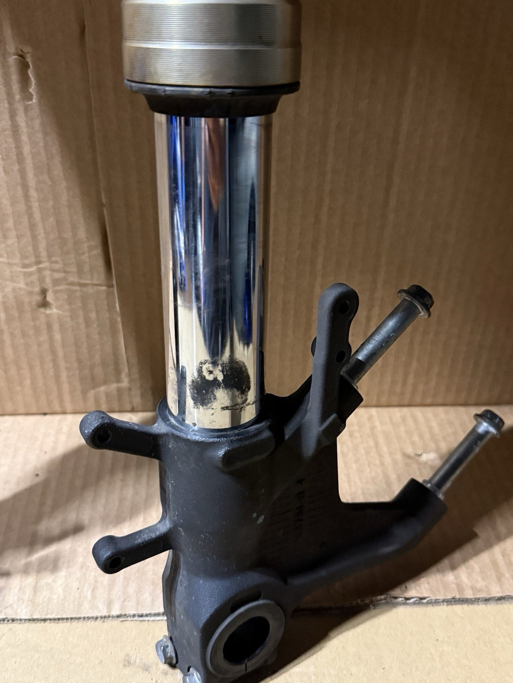 06-07 Suzuki GSXR600 GSX-R600 K6 K7 OEM Front Fork Lower Triple Tree 51103-01H006