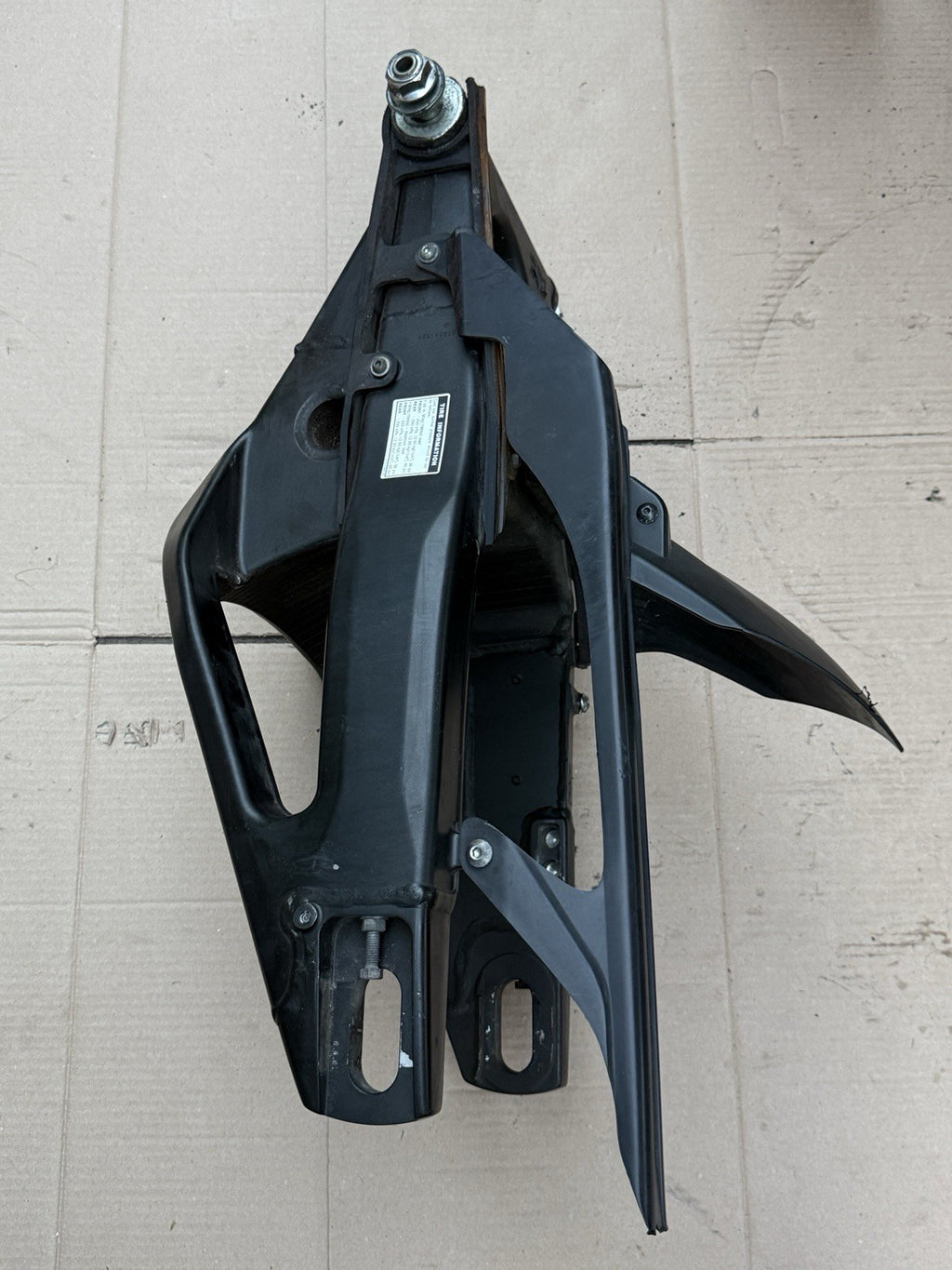 07-08 Yamaha YZF-R1 Straight OEM Rear Suspension Swingarm - Back Arm Frame14