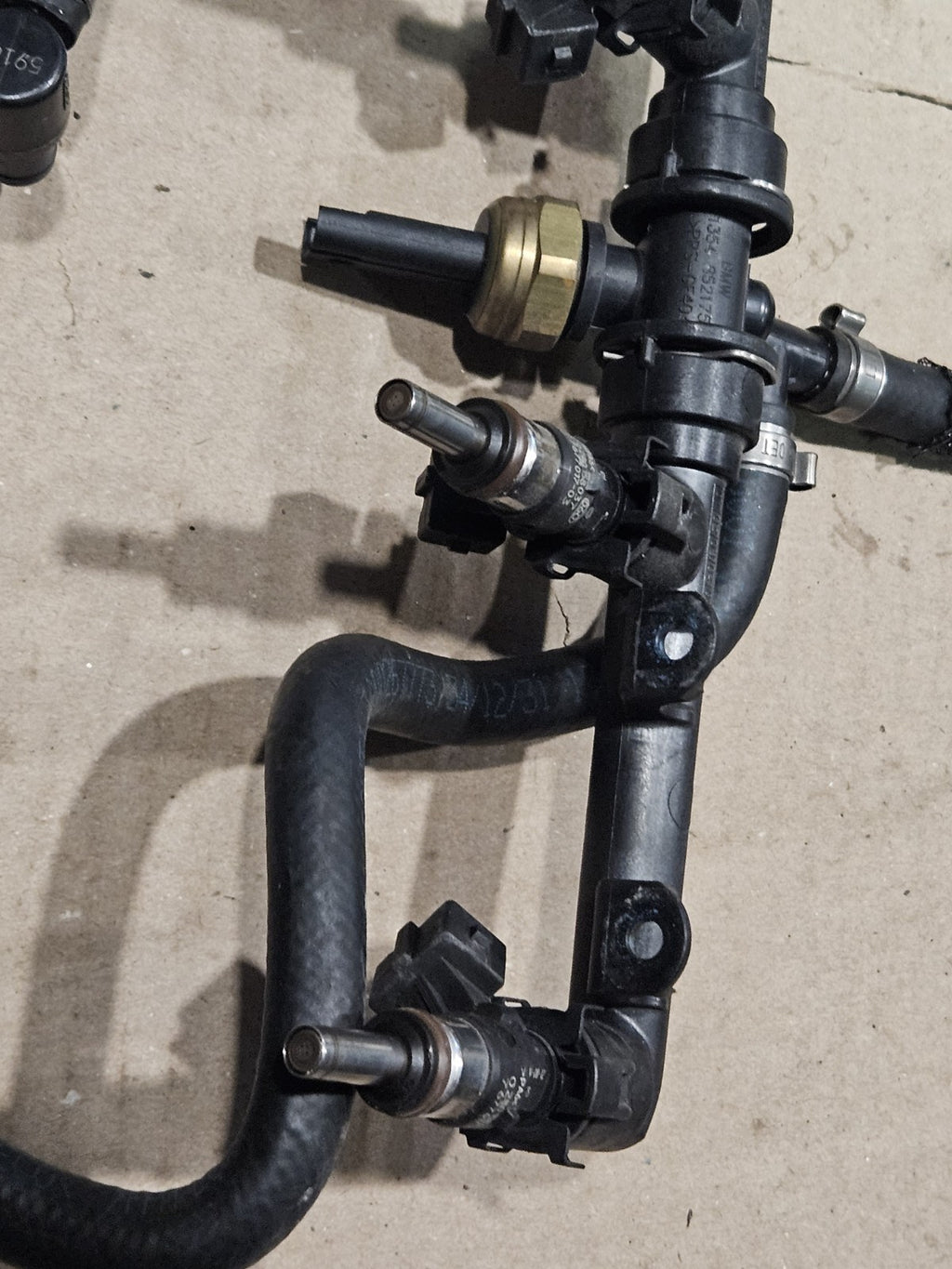 2013 10-14 BMW S1000RR Fuel Gas Petrol Injector Injection Nozzle Rail Pipe OEM