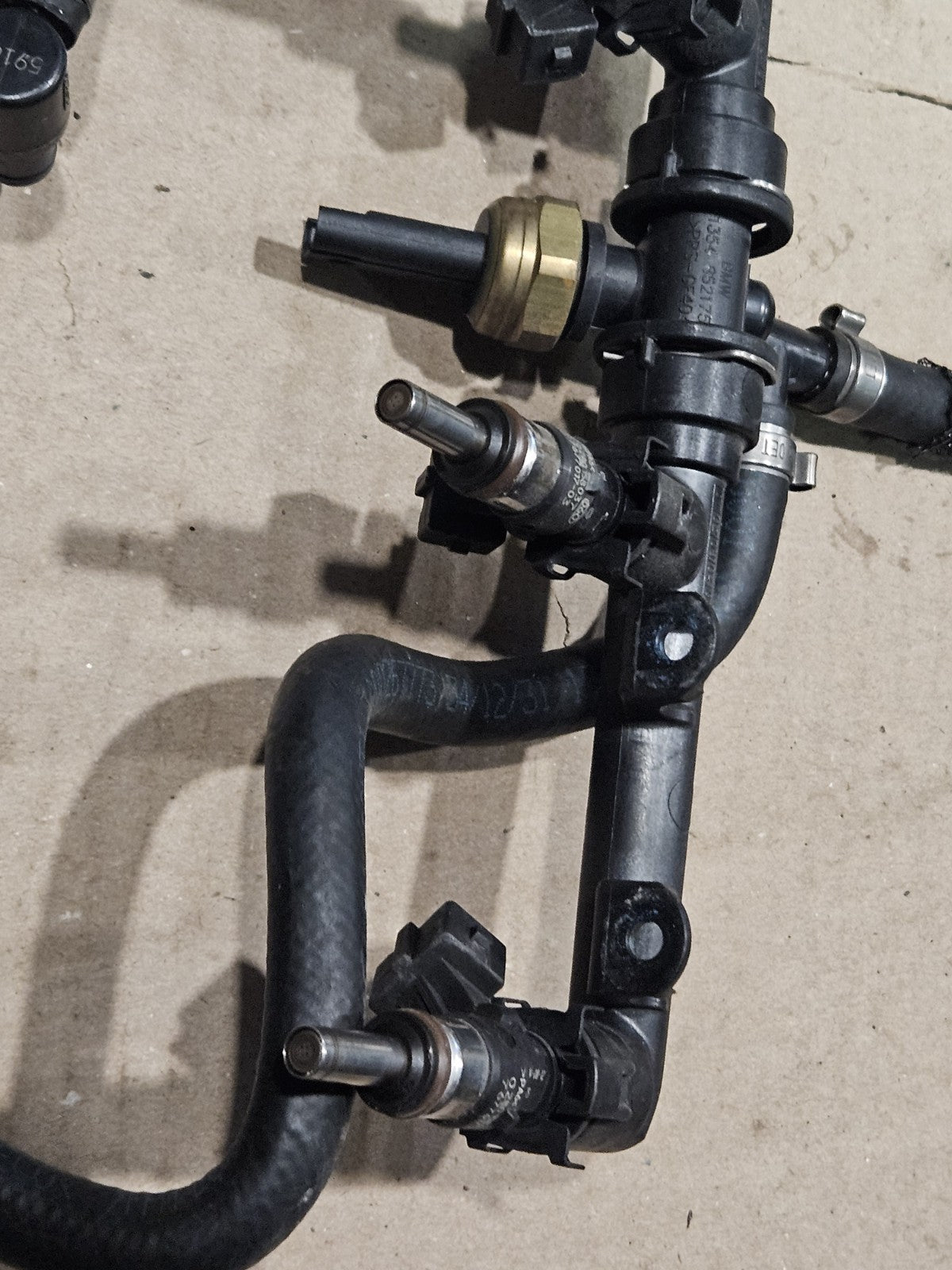 2013 10-14 BMW S1000RR Fuel Gas Petrol Injector Injection Nozzle Rail Pipe OEM