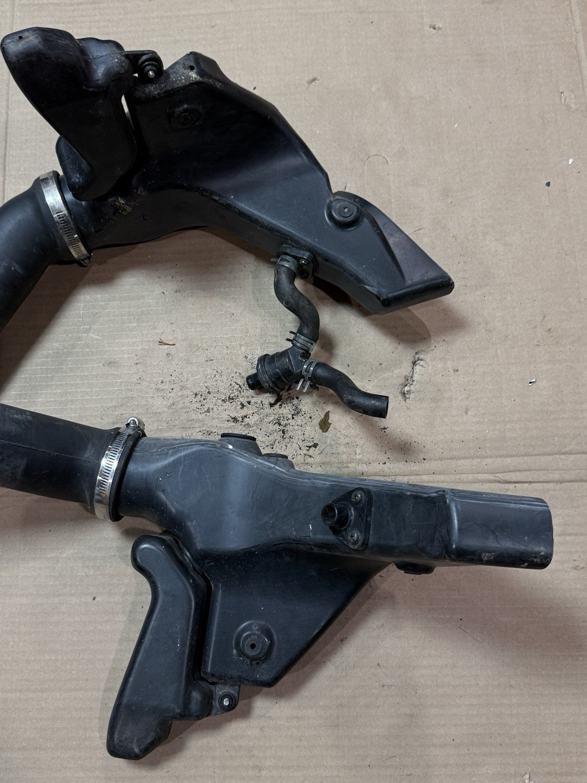 1998-1999 Kawasaki Ninja ZX6R ZX600G OEM Ram Air Intake Ducts LH RH 14073-17321