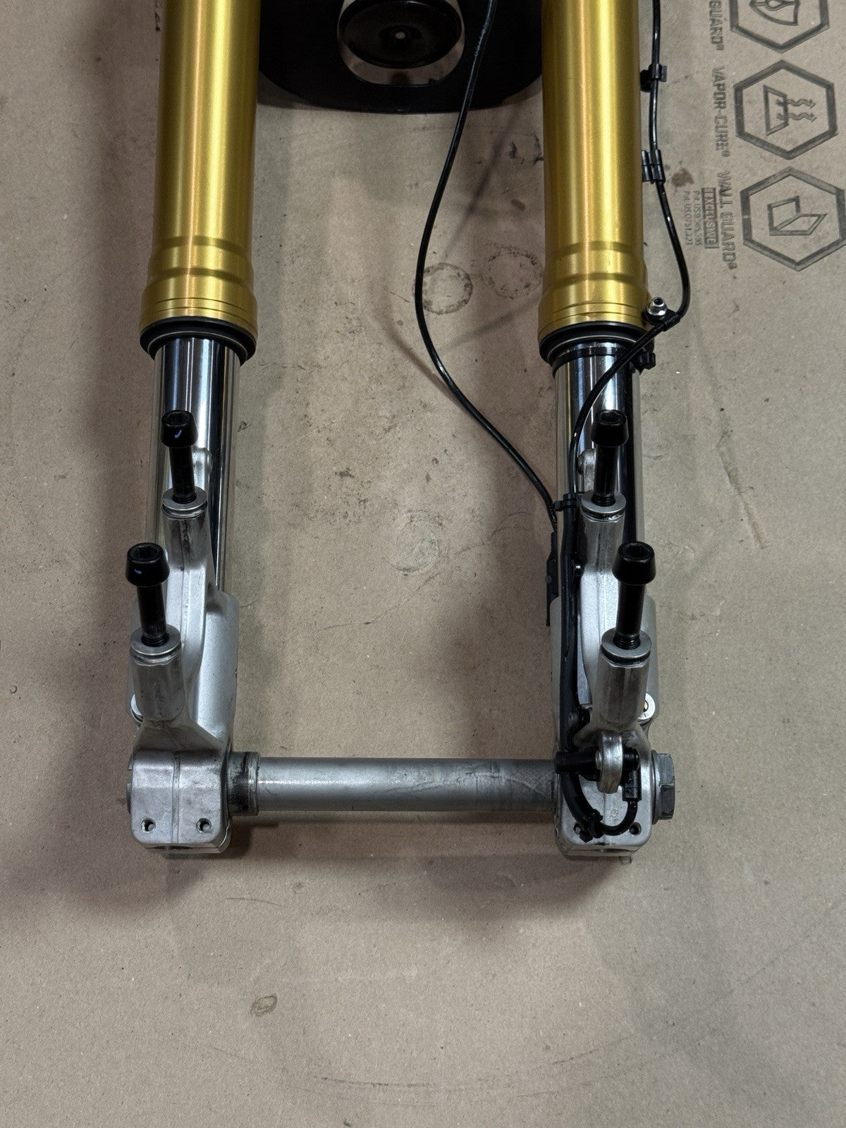 21-24 Aprilia RSV4 1100 OEM Front Forks Fork Tubes Suspension Triple Tree Clamp