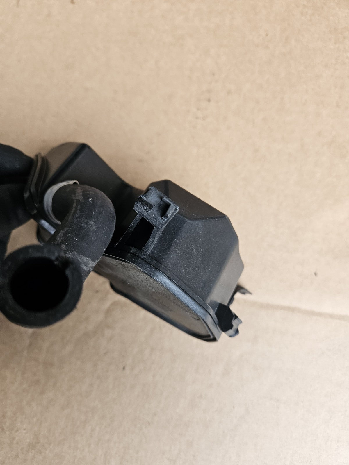 09-14 2014 BMW S1000R OEM CRANKCASE VENTILATION BREATHER TANK