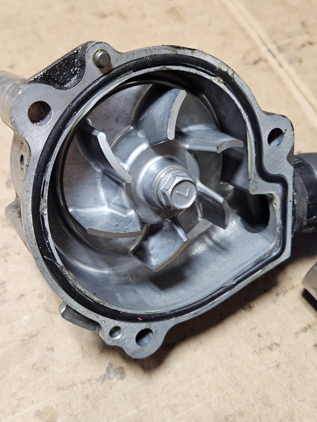13-23 2023 Kawasaki Ninja Zx6r Oem Water Coolant Pump Oil Cover 16142-0732