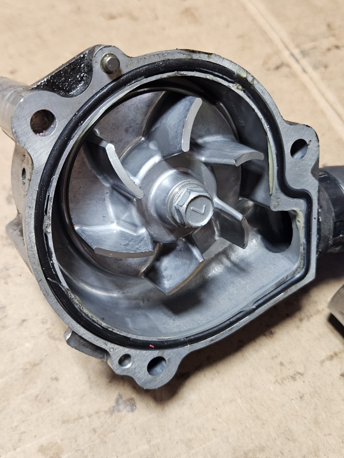 13-23 2023 Kawasaki Ninja Zx6r Oem Water Coolant Pump Oil Cover 16142-0732