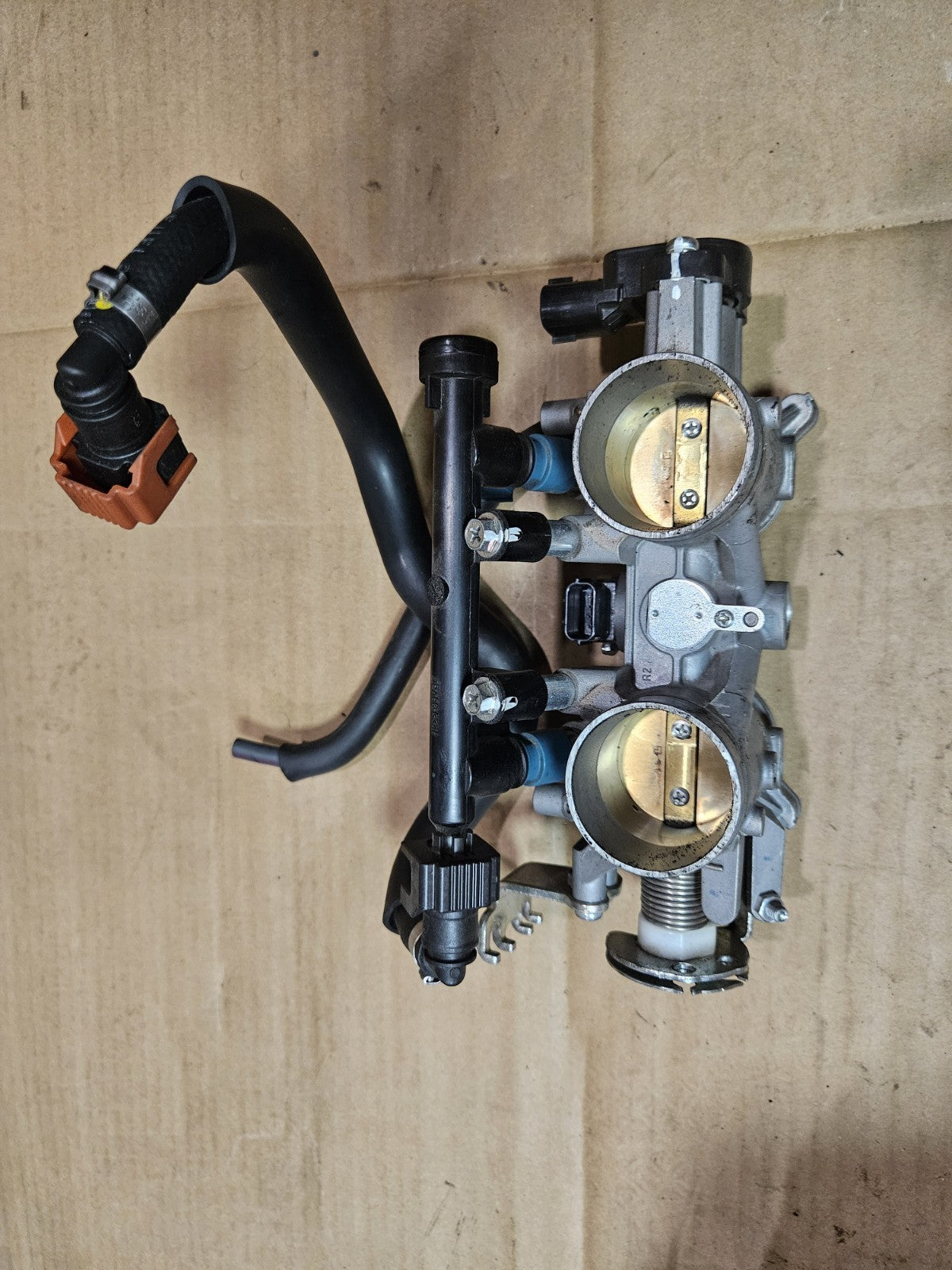 22-25 2022 YAMAHA YZF R7 OEM MAIN FUEL INJECTORS THROTTLE BODIES0