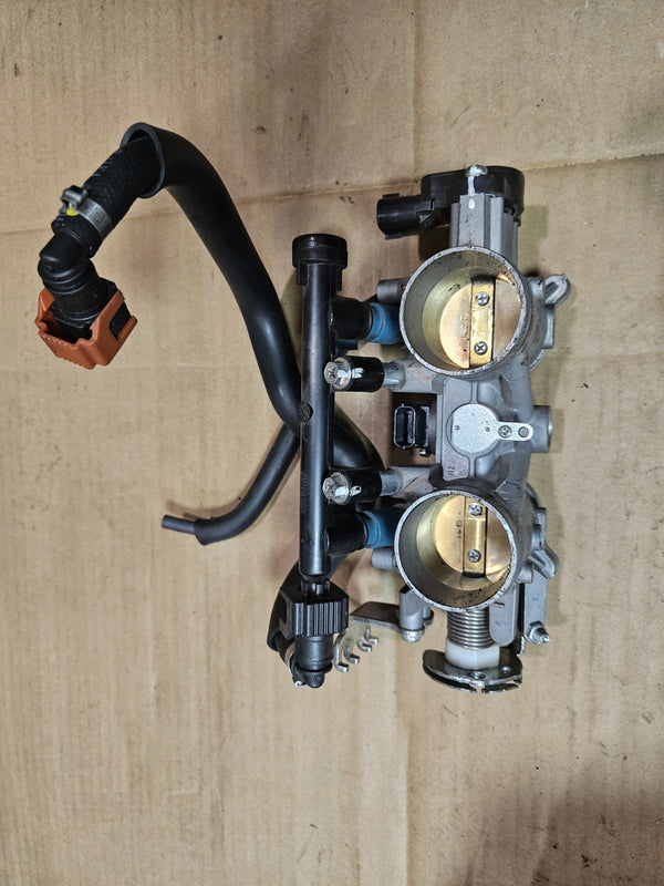 2022-2025 Yamaha YZF-R7 OEM Main Fuel Injectors Throttle Bodies