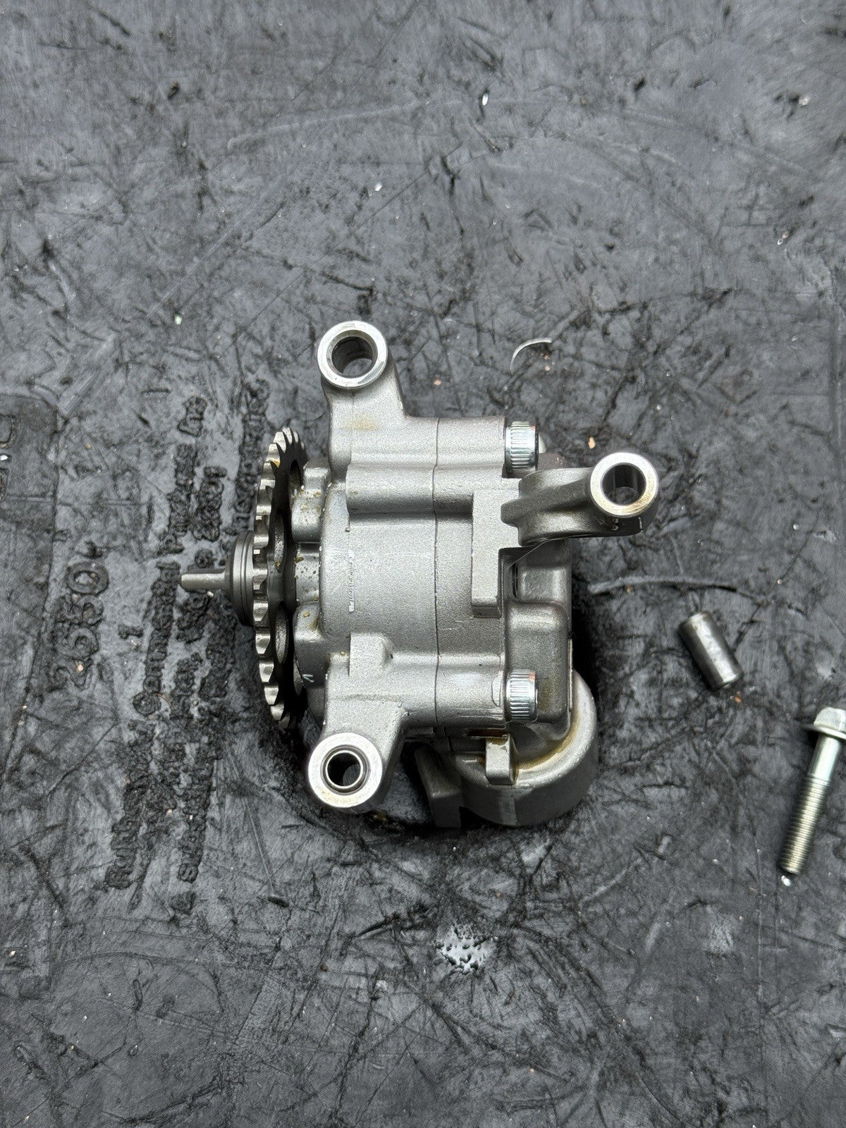 08-16 Yamaha YZF-R6 R6 OEM Engine Oil Pump Drive Chain Gear Motor Assembly11