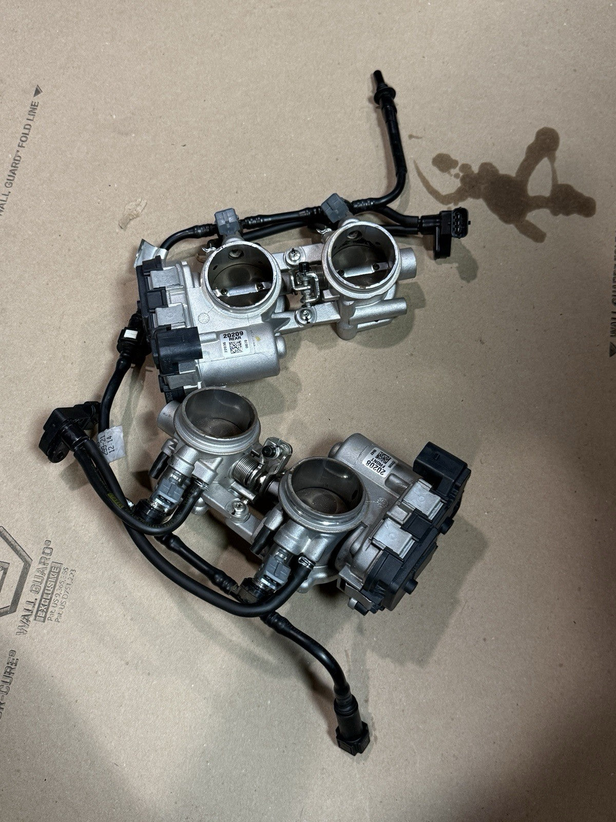 Aprilia RSV4 1100 Factory 21+ Front Rear Throttle Bodies Body Fuel Injectors