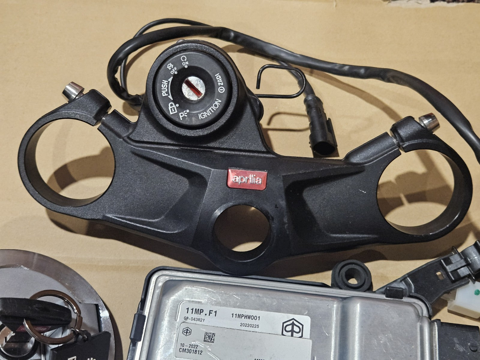 Genuine OEM Aprilia RSV4 1100 ECU Ignition Lockset Gas Cap OEM Keys 2019-2024