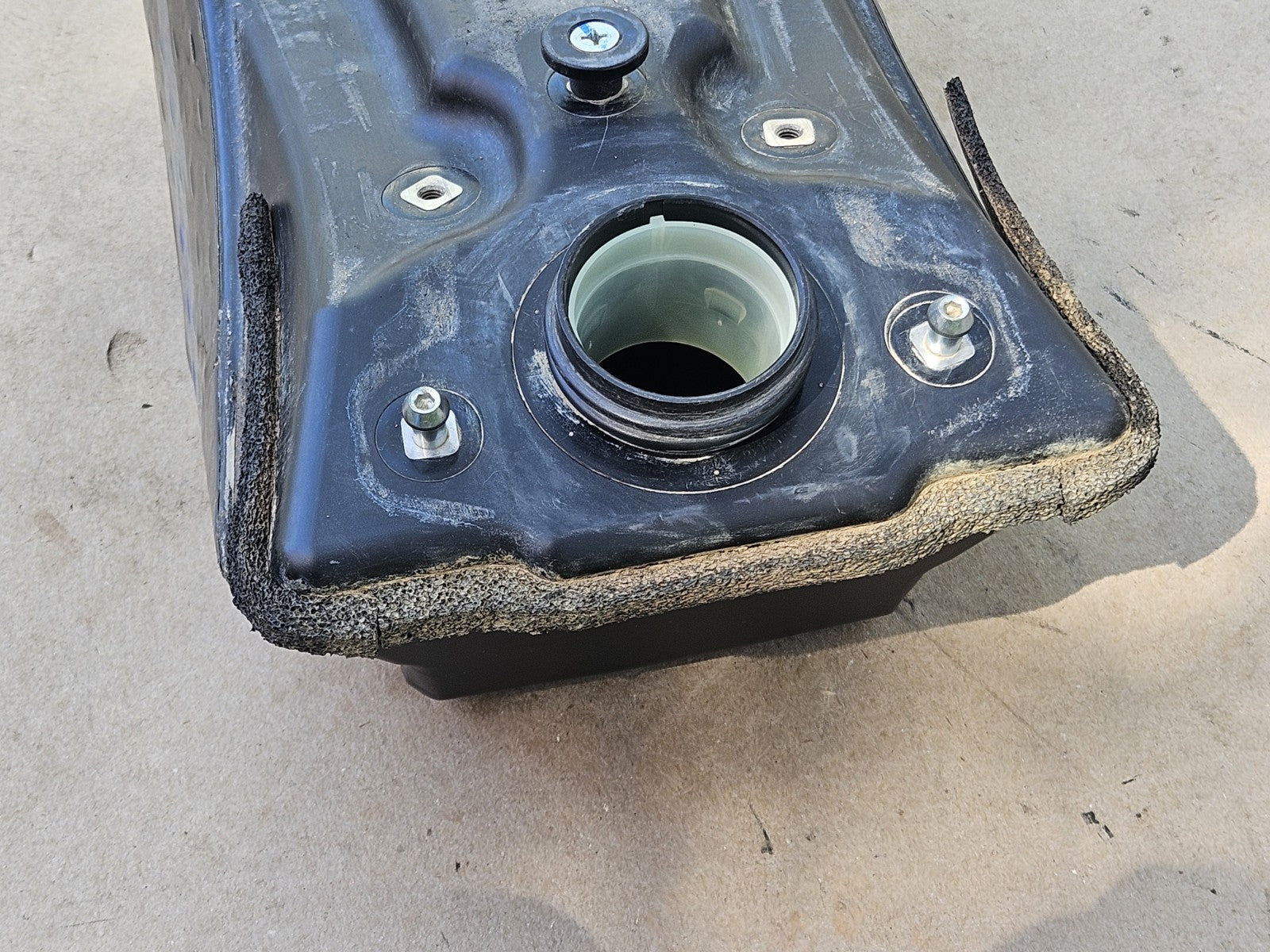 18-22 Yamaha YZ450F 19-23 YZ250F OEM Bare Gas Fuel Tank Assembly