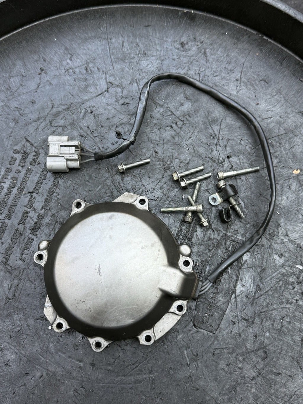 11-15 Kawasaki NINJA ZX10R LEFT SIDE ENGINE STATOR COVER MAGNETO ALTERNATOR OEM2