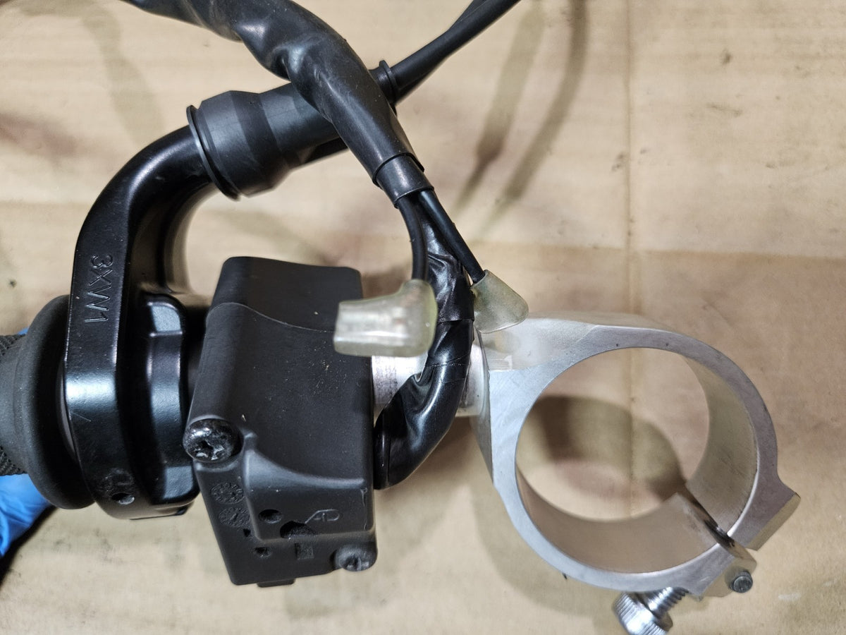 22-25 YAMAHA YZF R7 OEM RIGHT CLIP ON HANDLEBAR W SWITCHES ON OFF THROTTLE8