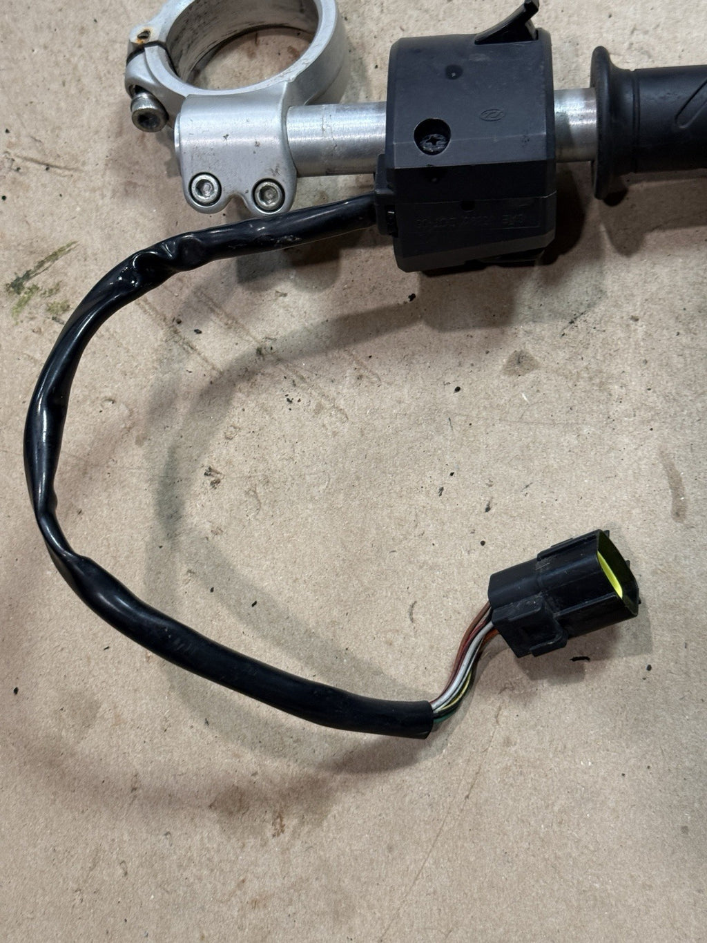 2011-2013 Ducati 848 EVO OEM Right Clip On Handlebar Kill Start Switch Pod5