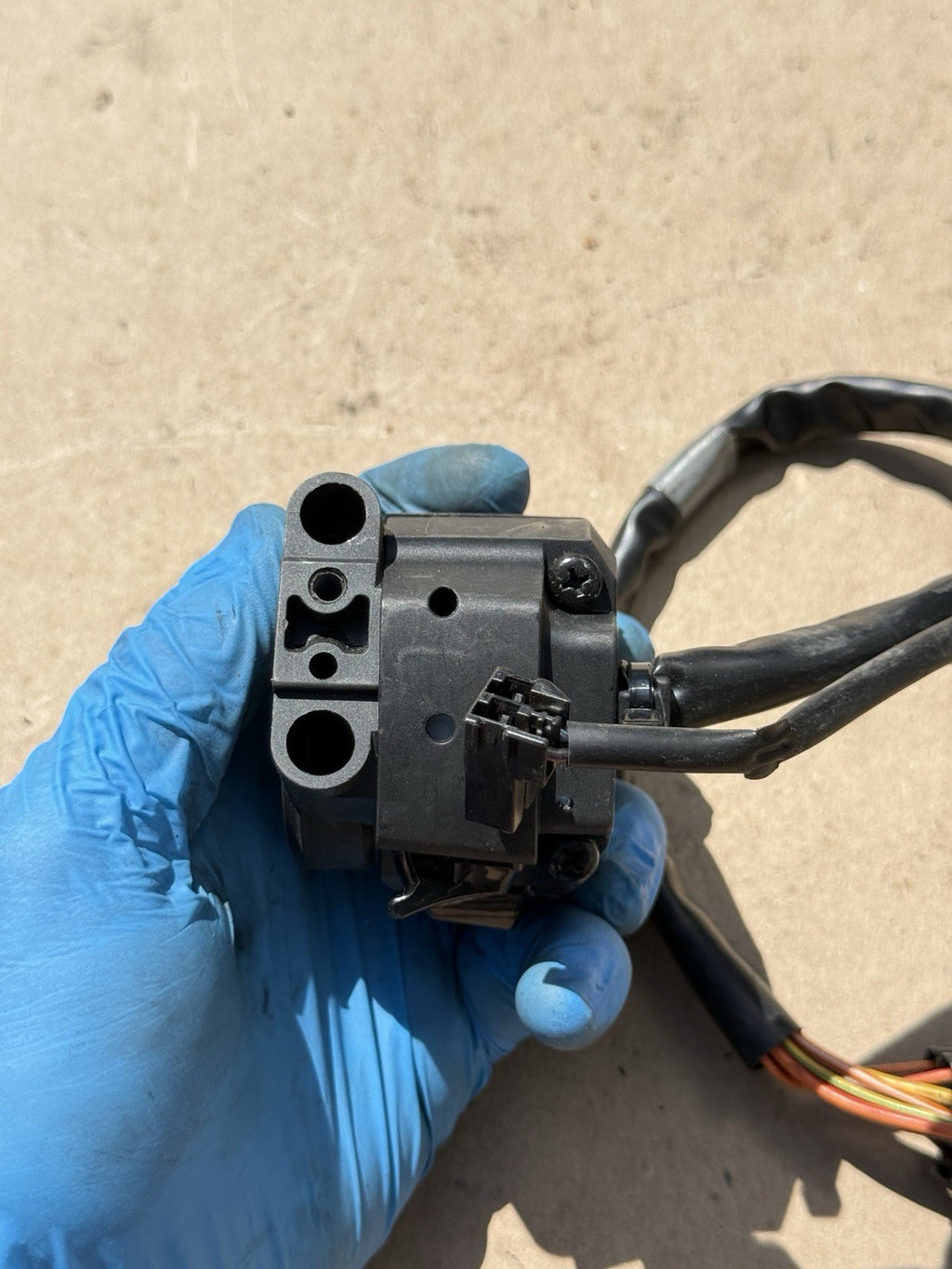 12-16 Suzuki GSXR1000 OEM Right Handlebar Switch Start Stop Kill Switch