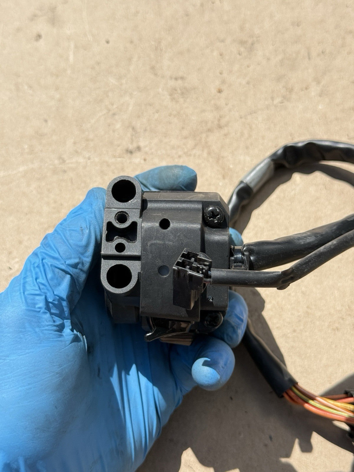 12-16 Suzuki GSXR1000 OEM Right Handlebar Switch Start Stop Kill Switch