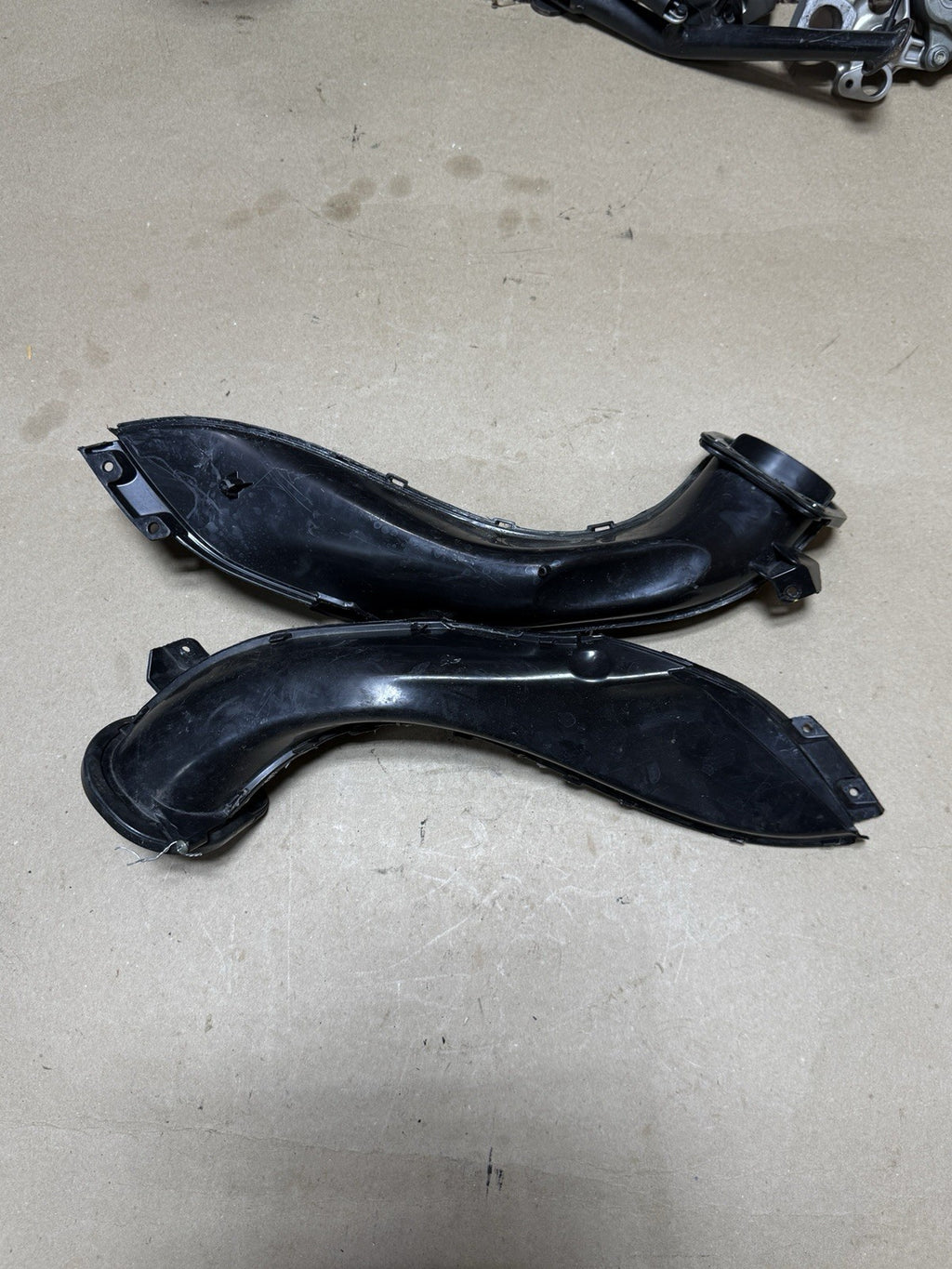 15-18 Aprilia RSV4 RR RF RIGHT LEFT SIDE RAM AIR DUCT INTAKE TUBE OEM CLEAN