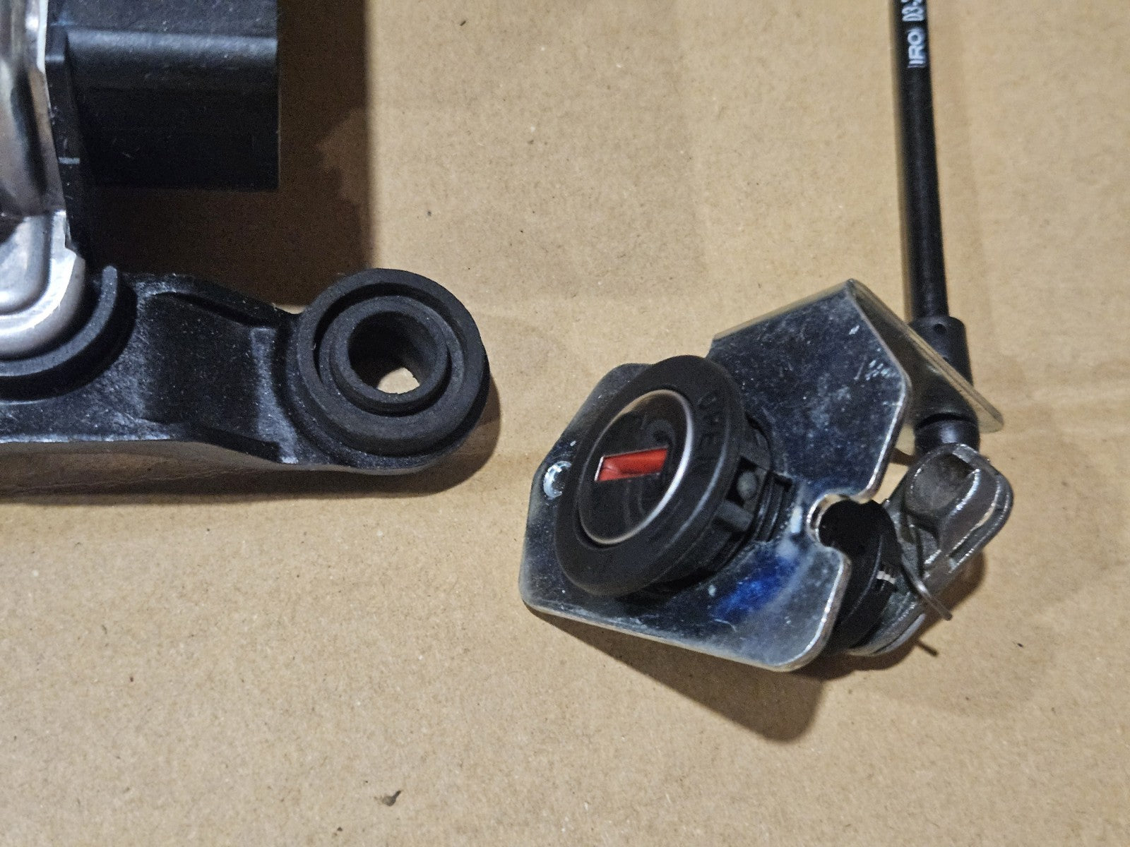 Genuine OEM Aprilia RSV4 1100 ECU Ignition Lockset Gas Cap OEM Keys 2019-2024