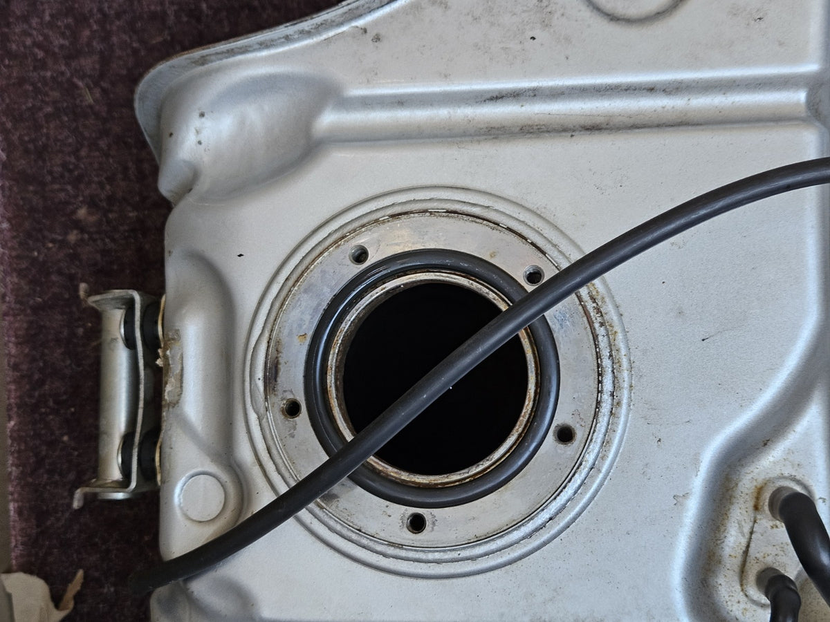 2006 2007 SUZUKI GSXR 600 GSXR600 Gas Tank Fuel Cell Petrol Reservoir READ10