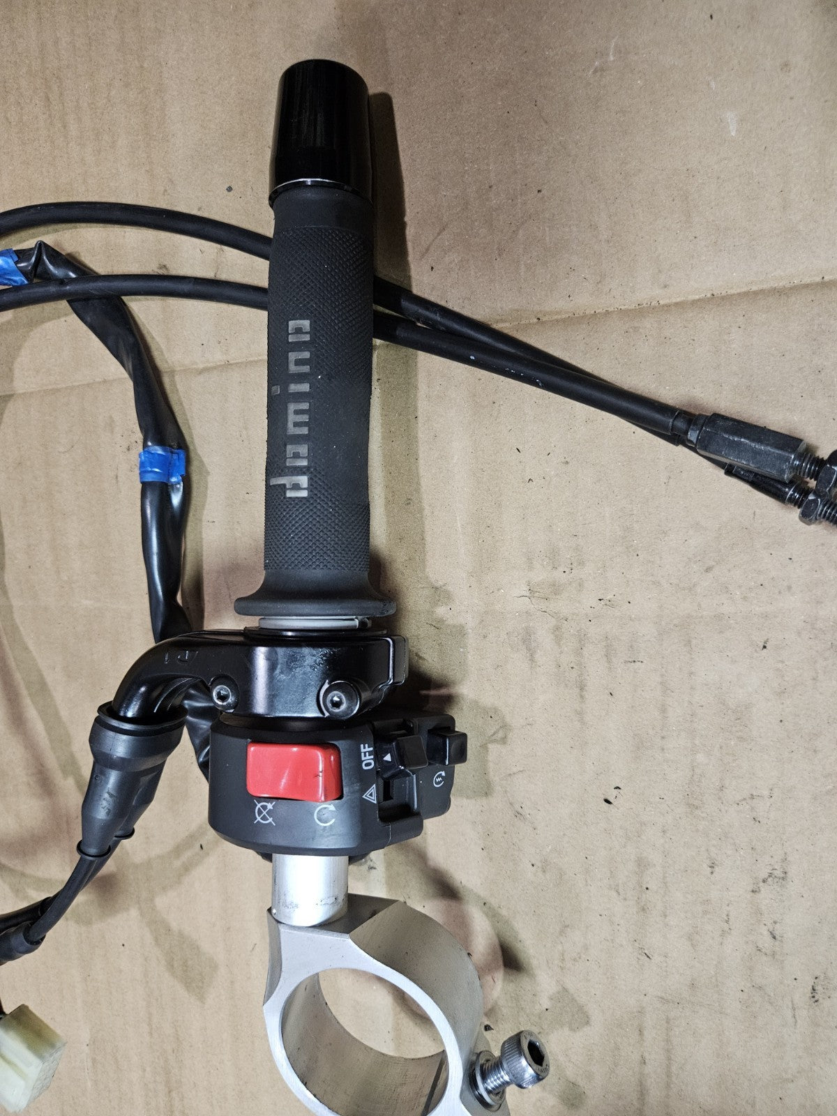 22-25 YAMAHA YZF R7 OEM RIGHT CLIP ON HANDLEBAR W SWITCHES ON OFF THROTTLE1